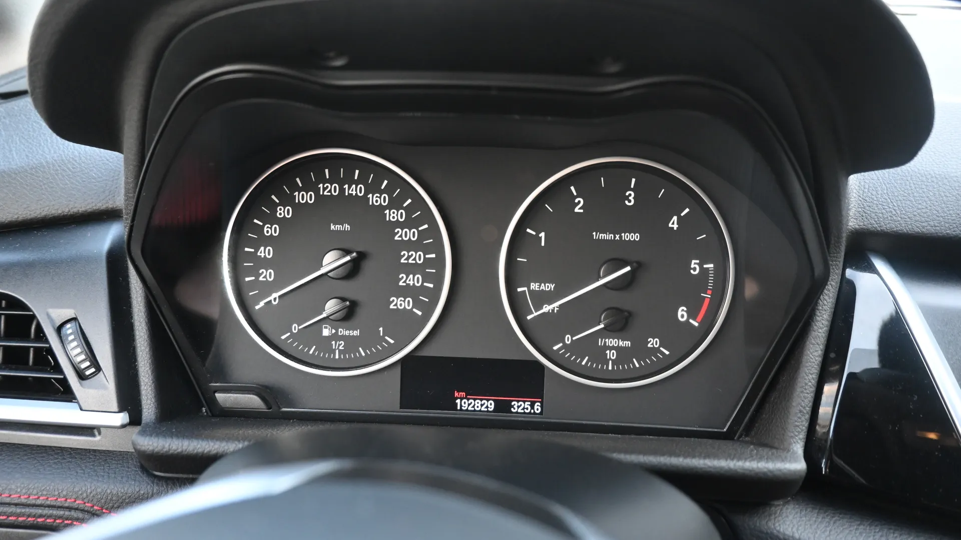 BMW 2 GRAN TOURER F46 2.0D 150KM 2016 czarny - zdjęcie 32 | AUTOTOJA.PL