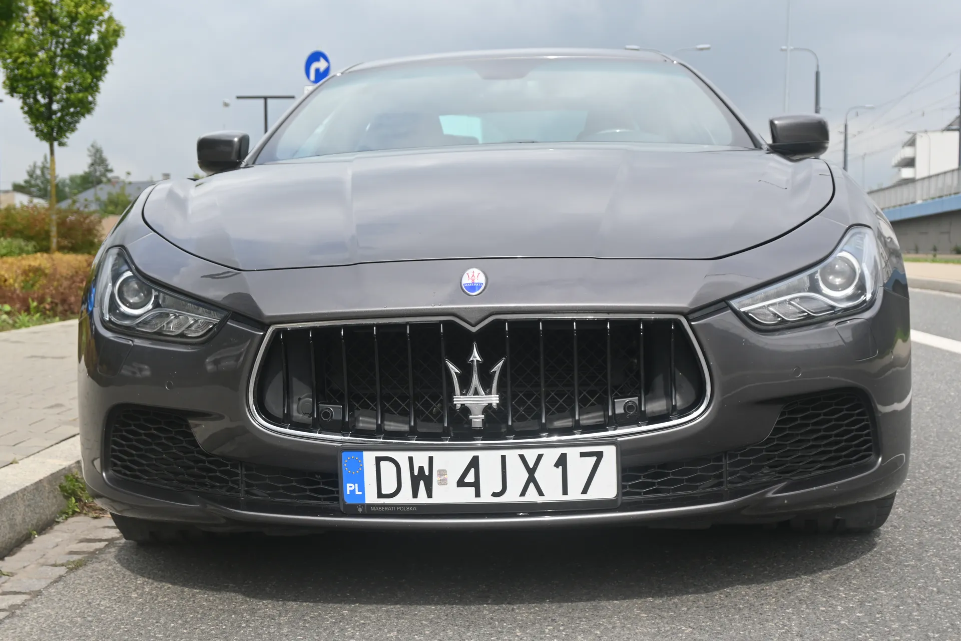 Maserati Ghibli 3,0 V6 410 KM SQ4 Gran Lusso 2014 na sprzedaż - widok z przodu · Salon Kraków AUTOTOJA.PL Maserati Ghibli 3,0 V6 410 KM SQ4 Gran Lusso 2014 na sprzedaż - widok z przodu · Salon Kraków AUTOTOJA.PL