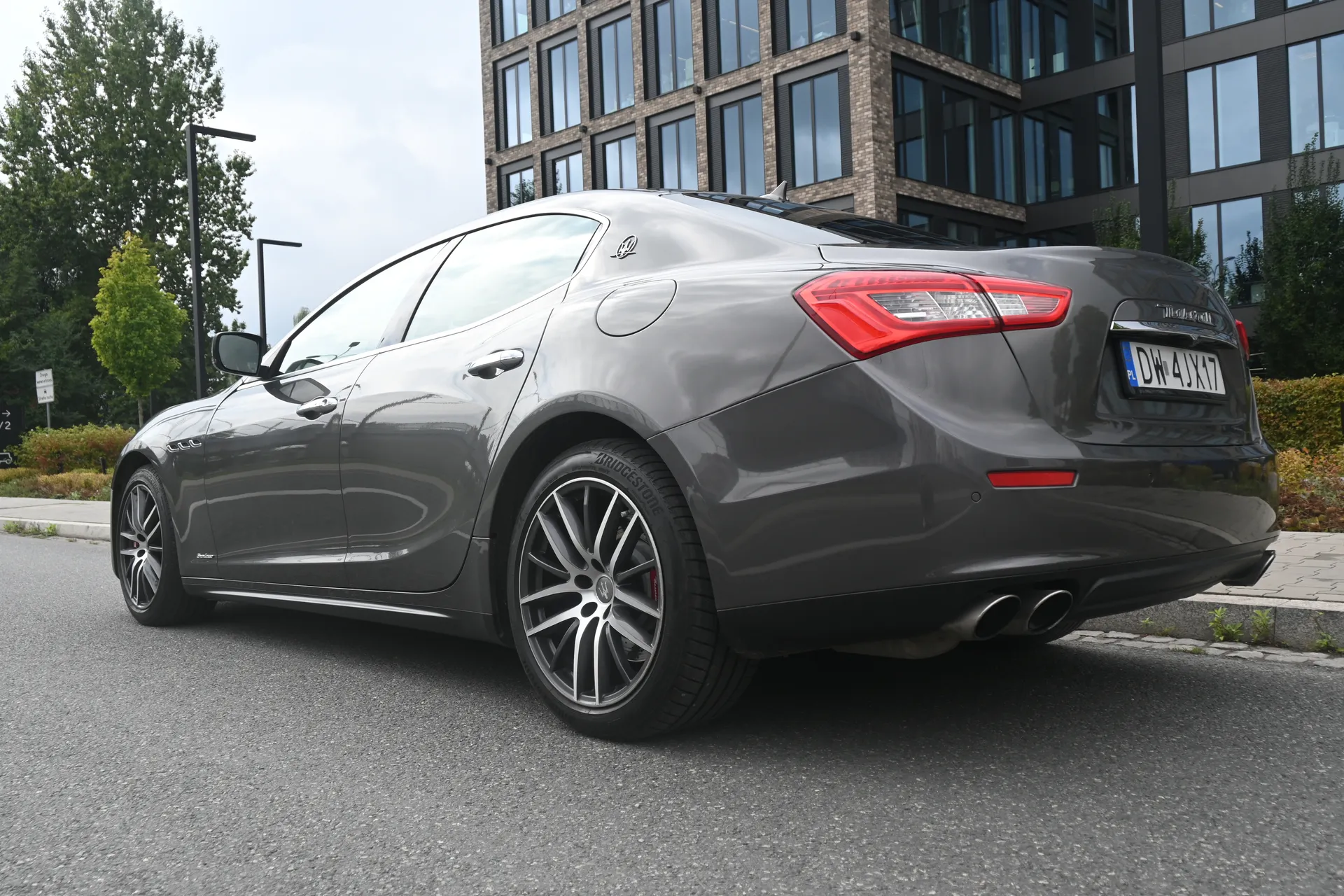 Maserati Ghibli 3,0 V6 410 KM SQ4 Gran Lusso 2014 na sprzedaż - wnętrze i deska rozdzielcza | Samochody używane Kraków Maserati Ghibli 3,0 V6 410 KM SQ4 Gran Lusso 2014 na sprzedaż - wnętrze i deska rozdzielcza | Samochody używane Kraków