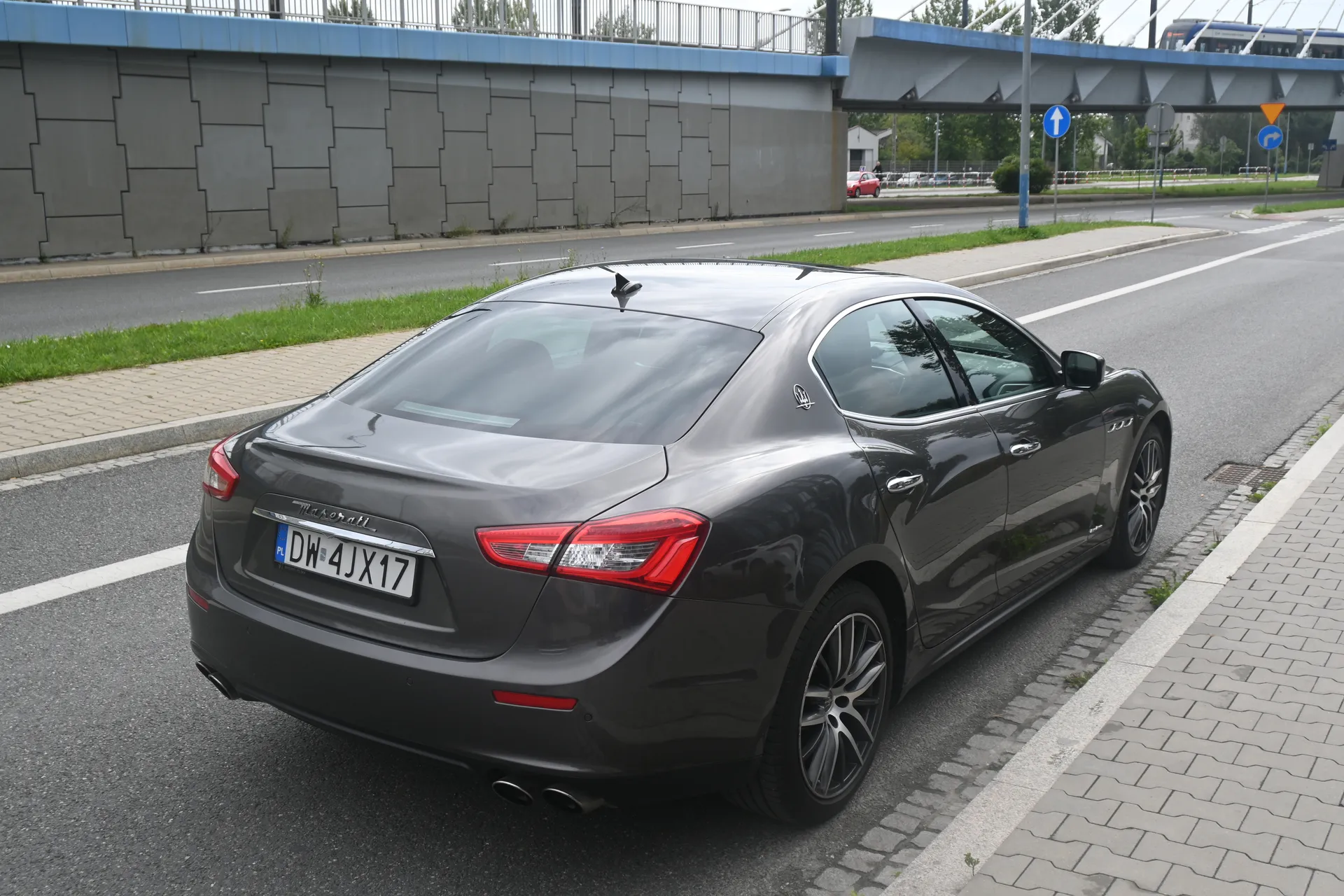 Maserati Ghibli 3,0 V6 410 KM SQ4 Gran Lusso 2014 na sprzedaż - stan felg i detale nadwozia | AUTOTOJA.PL Maserati Ghibli 3,0 V6 410 KM SQ4 Gran Lusso 2014 na sprzedaż - stan felg i detale nadwozia | AUTOTOJA.PL