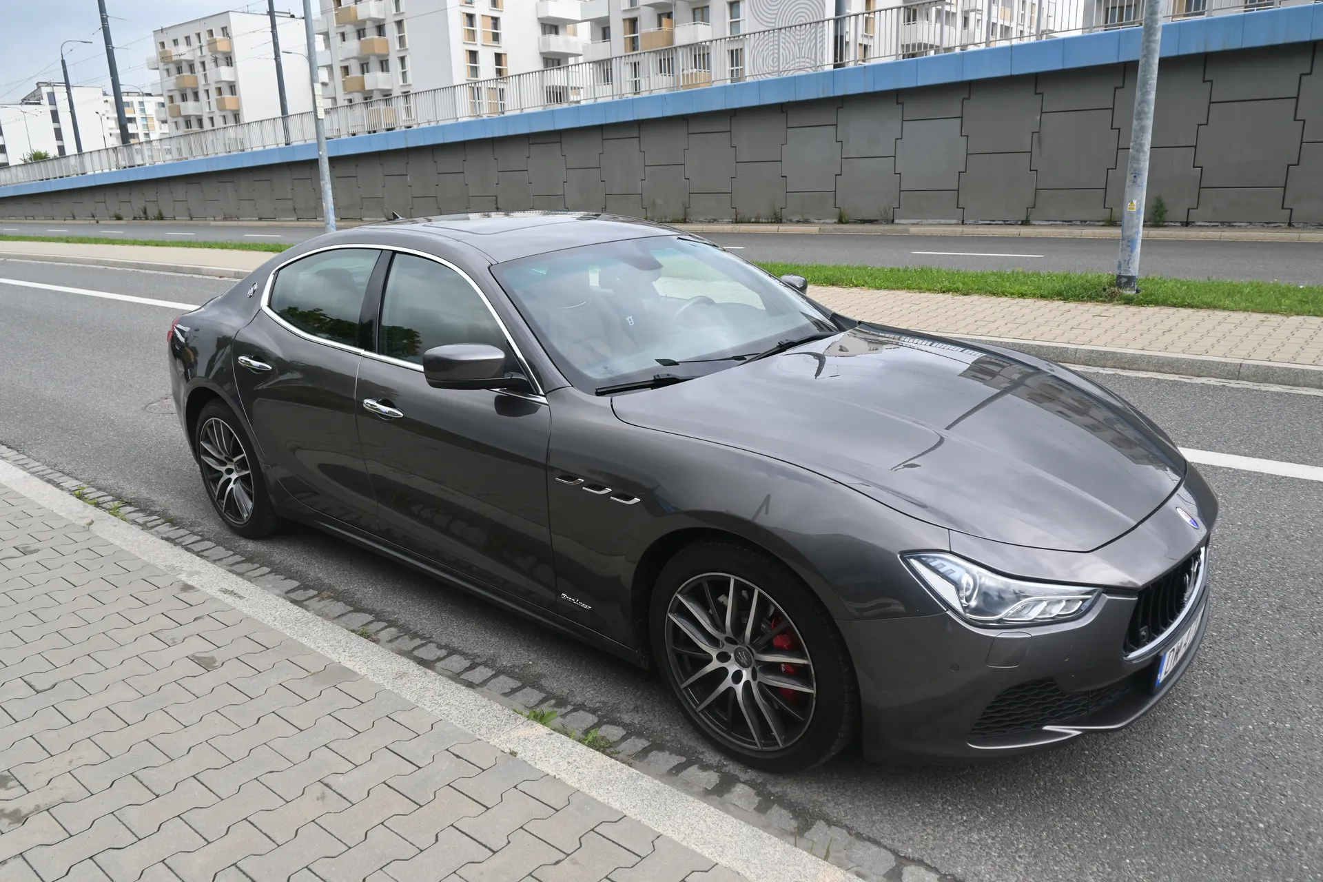 Maserati Ghibli 3,0 V6 410 KM SQ4 Gran Lusso 2014 na sprzedaż - galeria zdjęć, zdjęcie 8 | AUTOTOJA Kraków Maserati Ghibli 3,0 V6 410 KM SQ4 Gran Lusso 2014 na sprzedaż - galeria zdjęć, zdjęcie 8 | AUTOTOJA Kraków