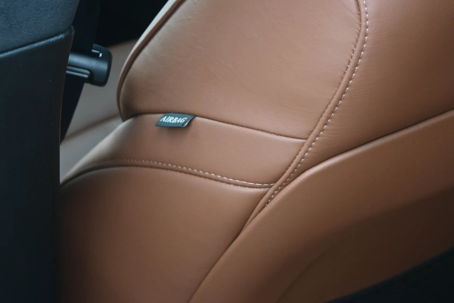 Maserati Ghibli 3,0 V6 410 KM SQ4 Gran Lusso 2014 na sprzedaż - galeria zdjęć, zdjęcie 31 | AUTOTOJA Kraków Maserati Ghibli 3,0 V6 410 KM SQ4 Gran Lusso 2014 na sprzedaż - galeria zdjęć, zdjęcie 31 | AUTOTOJA Kraków