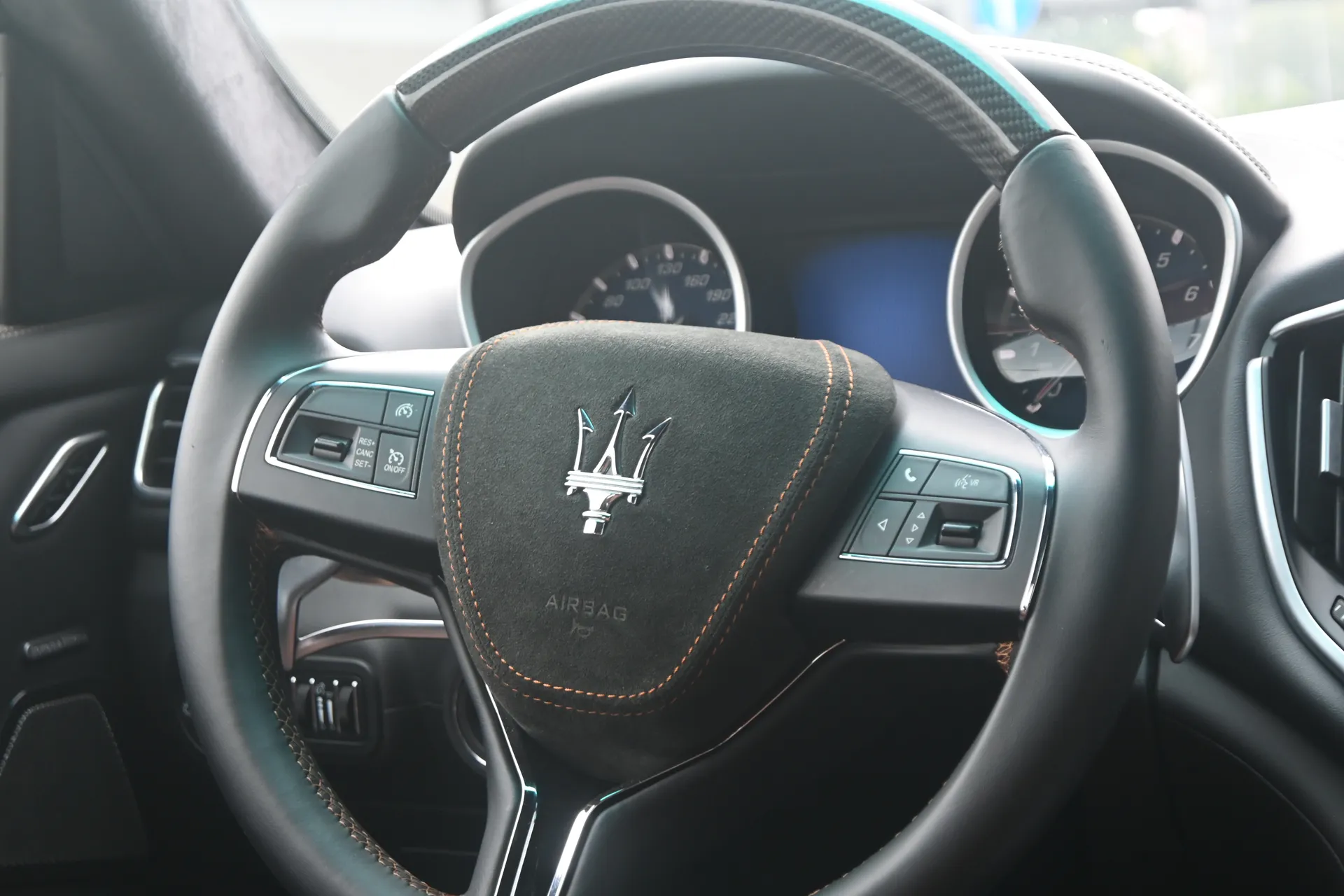 Maserati Ghibli 3,0 V6 410 KM SQ4 Gran Lusso 2014 na sprzedaż - galeria zdjęć, zdjęcie 34 | AUTOTOJA Kraków Maserati Ghibli 3,0 V6 410 KM SQ4 Gran Lusso 2014 na sprzedaż - galeria zdjęć, zdjęcie 34 | AUTOTOJA Kraków