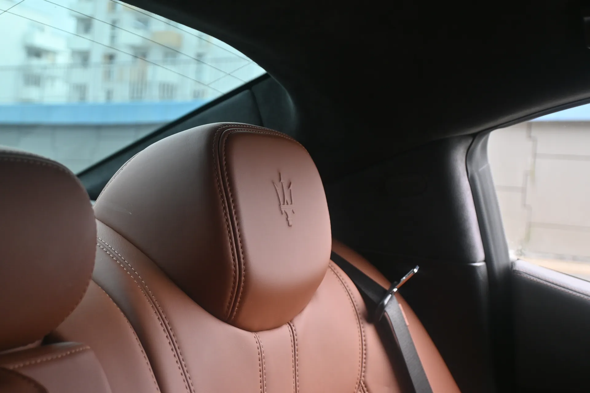 Maserati Ghibli 3,0 V6 410 KM SQ4 Gran Lusso 2014 na sprzedaż - galeria zdjęć, zdjęcie 37 | AUTOTOJA Kraków Maserati Ghibli 3,0 V6 410 KM SQ4 Gran Lusso 2014 na sprzedaż - galeria zdjęć, zdjęcie 37 | AUTOTOJA Kraków