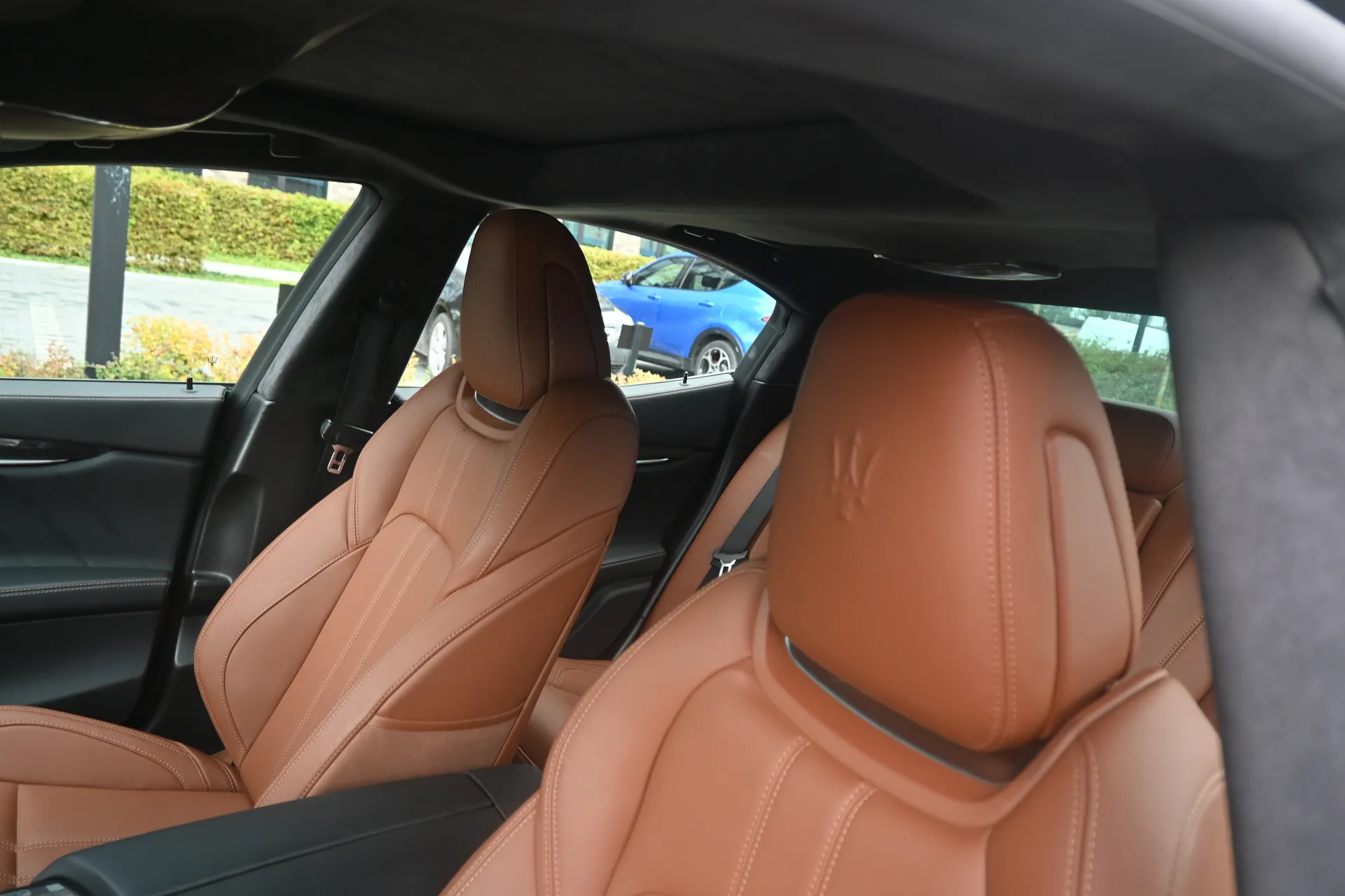 Maserati Ghibli 3,0 V6 410 KM SQ4 Gran Lusso 2014 na sprzedaż - galeria zdjęć, zdjęcie 49 | AUTOTOJA Kraków Maserati Ghibli 3,0 V6 410 KM SQ4 Gran Lusso 2014 na sprzedaż - galeria zdjęć, zdjęcie 49 | AUTOTOJA Kraków