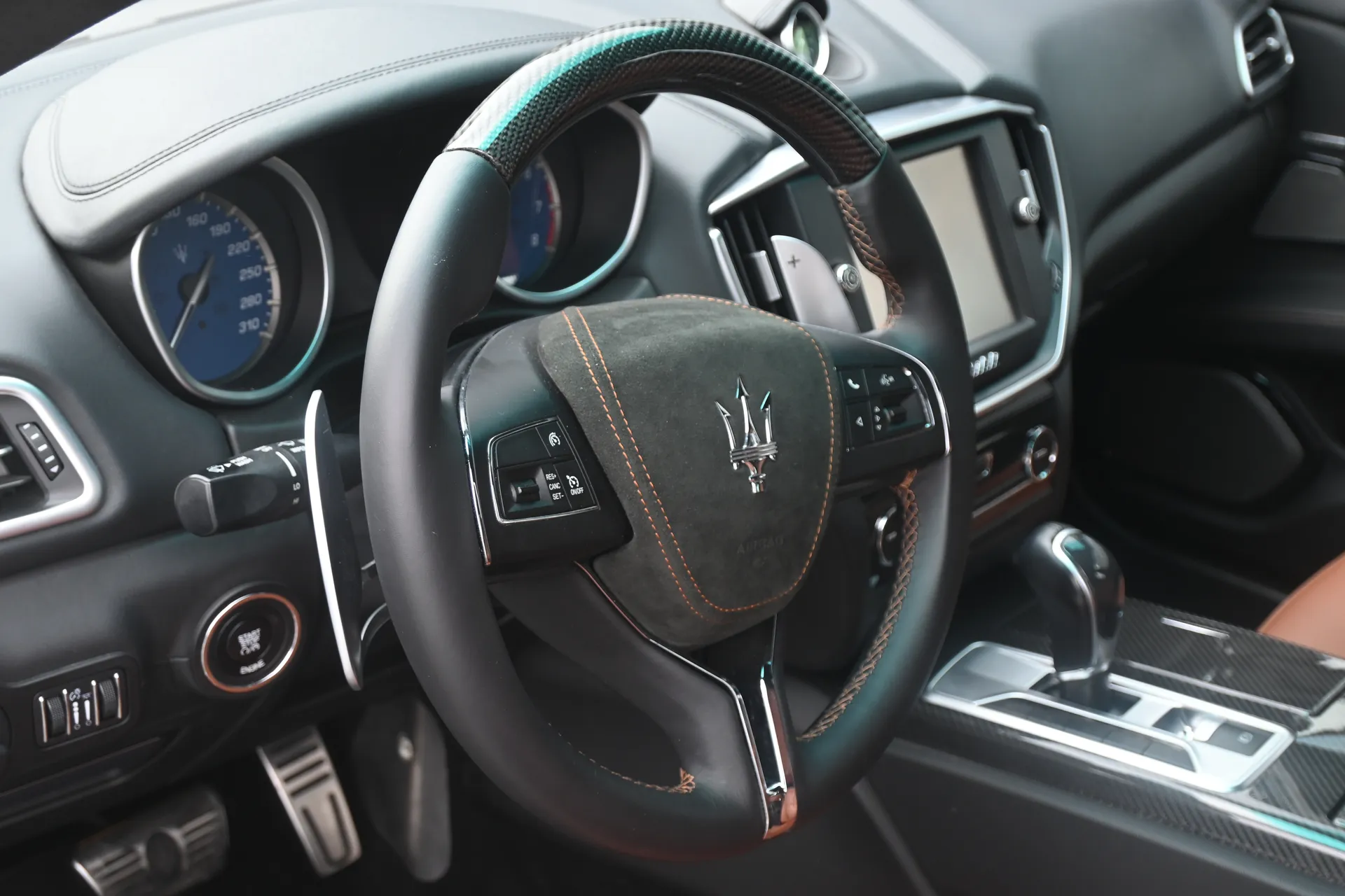 Maserati Ghibli 3,0 V6 410 KM SQ4 Gran Lusso 2014 na sprzedaż - galeria zdjęć, zdjęcie 50 | AUTOTOJA Kraków Maserati Ghibli 3,0 V6 410 KM SQ4 Gran Lusso 2014 na sprzedaż - galeria zdjęć, zdjęcie 50 | AUTOTOJA Kraków