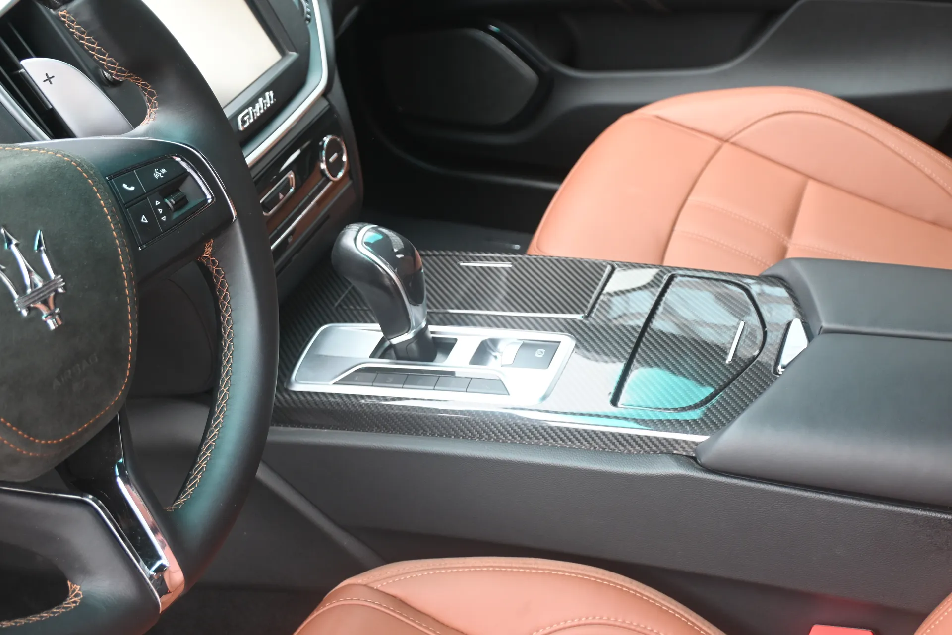 Maserati Ghibli 3,0 V6 410 KM SQ4 Gran Lusso 2014 na sprzedaż - galeria zdjęć, zdjęcie 51 | AUTOTOJA Kraków Maserati Ghibli 3,0 V6 410 KM SQ4 Gran Lusso 2014 na sprzedaż - galeria zdjęć, zdjęcie 51 | AUTOTOJA Kraków