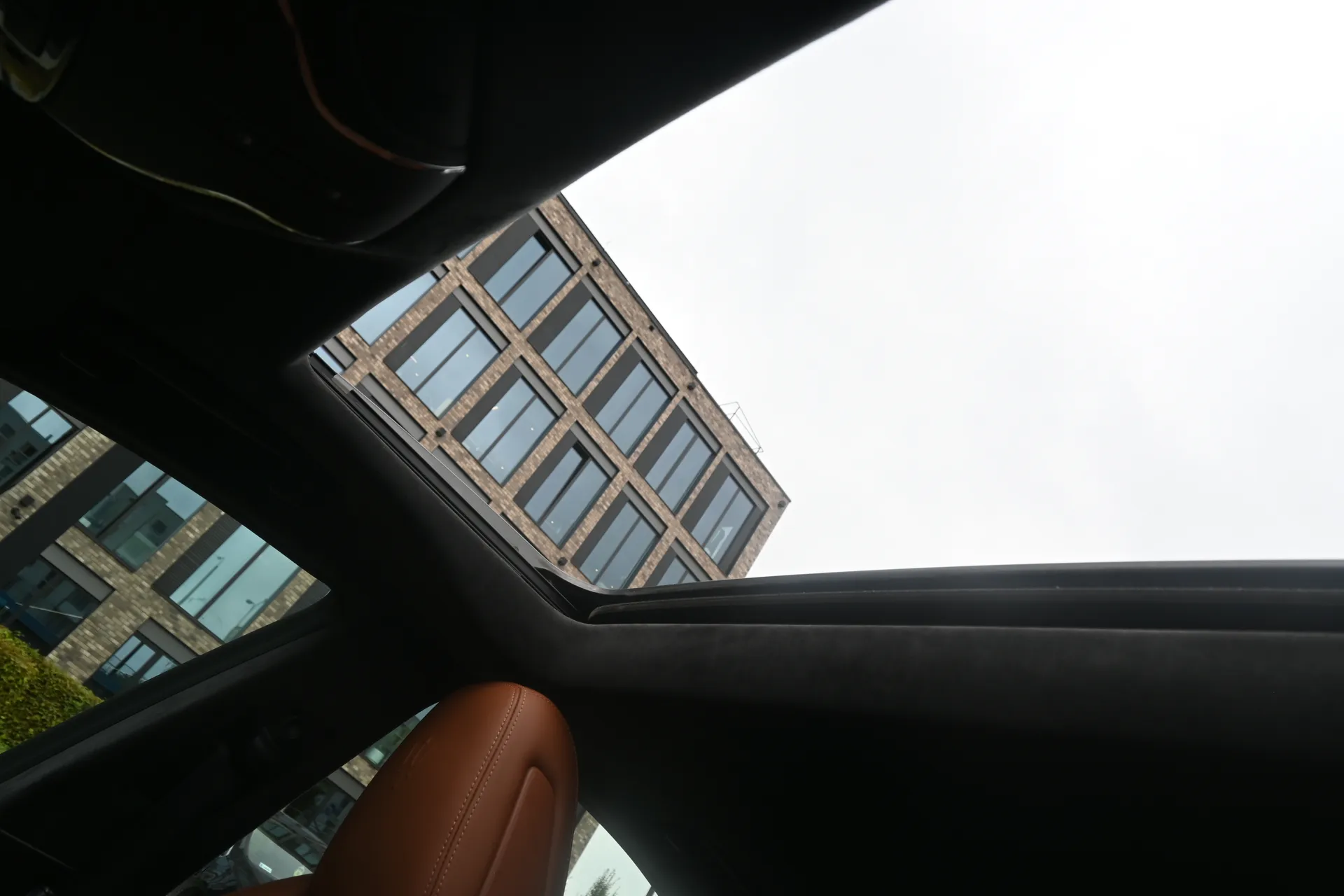 Maserati Ghibli 3,0 V6 410 KM SQ4 Gran Lusso 2014 na sprzedaż - galeria zdjęć, zdjęcie 52 | AUTOTOJA Kraków Maserati Ghibli 3,0 V6 410 KM SQ4 Gran Lusso 2014 na sprzedaż - galeria zdjęć, zdjęcie 52 | AUTOTOJA Kraków