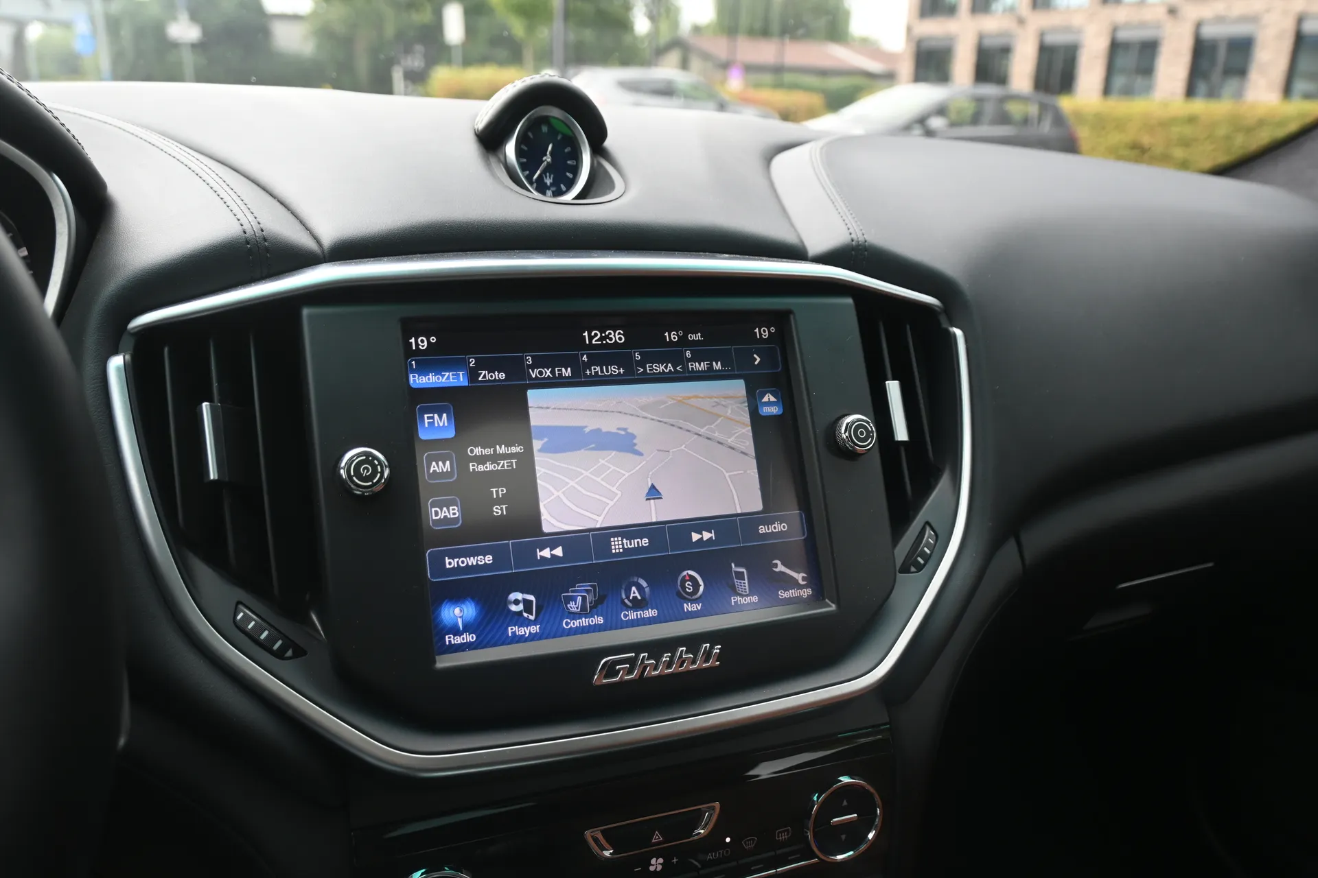 Maserati Ghibli 3,0 V6 410 KM SQ4 Gran Lusso 2014 na sprzedaż - galeria zdjęć, zdjęcie 54 | AUTOTOJA Kraków Maserati Ghibli 3,0 V6 410 KM SQ4 Gran Lusso 2014 na sprzedaż - galeria zdjęć, zdjęcie 54 | AUTOTOJA Kraków