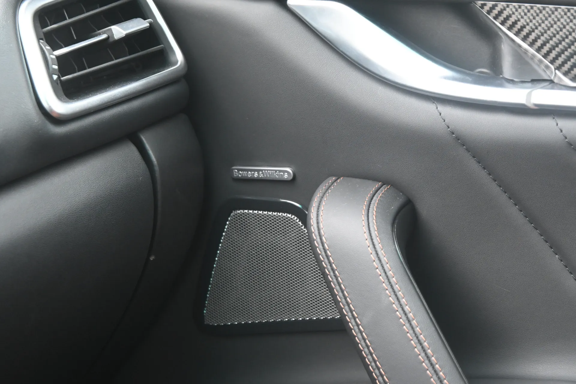 Maserati Ghibli 3,0 V6 410 KM SQ4 Gran Lusso 2014 na sprzedaż - galeria zdjęć, zdjęcie 56 | AUTOTOJA Kraków Maserati Ghibli 3,0 V6 410 KM SQ4 Gran Lusso 2014 na sprzedaż - galeria zdjęć, zdjęcie 56 | AUTOTOJA Kraków