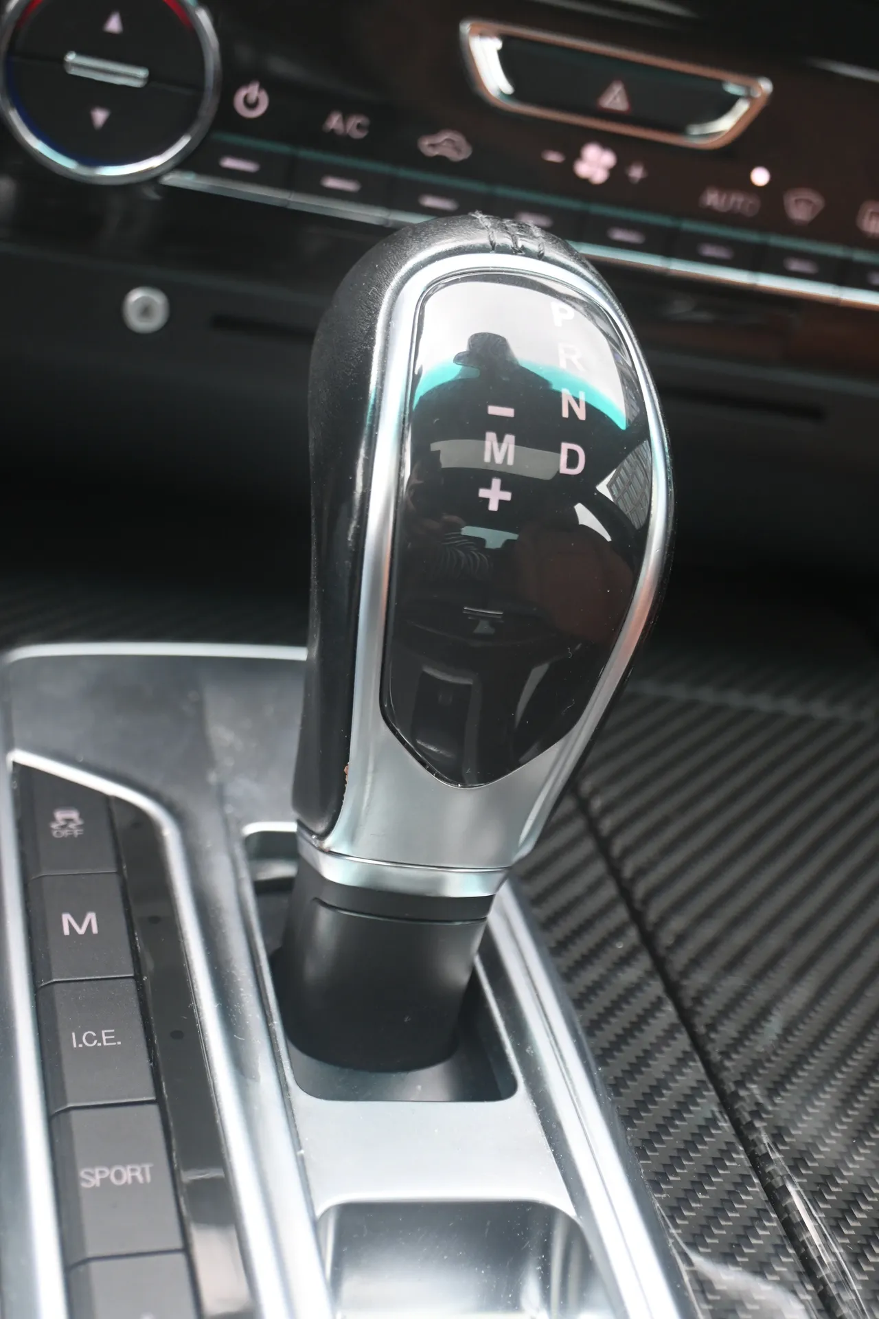 Maserati Ghibli 3,0 V6 410 KM SQ4 Gran Lusso 2014 na sprzedaż - galeria zdjęć, zdjęcie 57 | AUTOTOJA Kraków Maserati Ghibli 3,0 V6 410 KM SQ4 Gran Lusso 2014 na sprzedaż - galeria zdjęć, zdjęcie 57 | AUTOTOJA Kraków