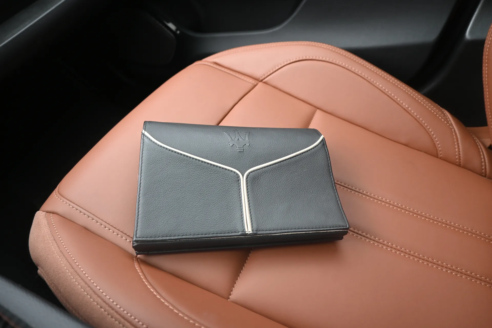 Maserati Ghibli 3,0 V6 410 KM SQ4 Gran Lusso 2014 na sprzedaż - galeria zdjęć, zdjęcie 60 | AUTOTOJA Kraków Maserati Ghibli 3,0 V6 410 KM SQ4 Gran Lusso 2014 na sprzedaż - galeria zdjęć, zdjęcie 60 | AUTOTOJA Kraków
