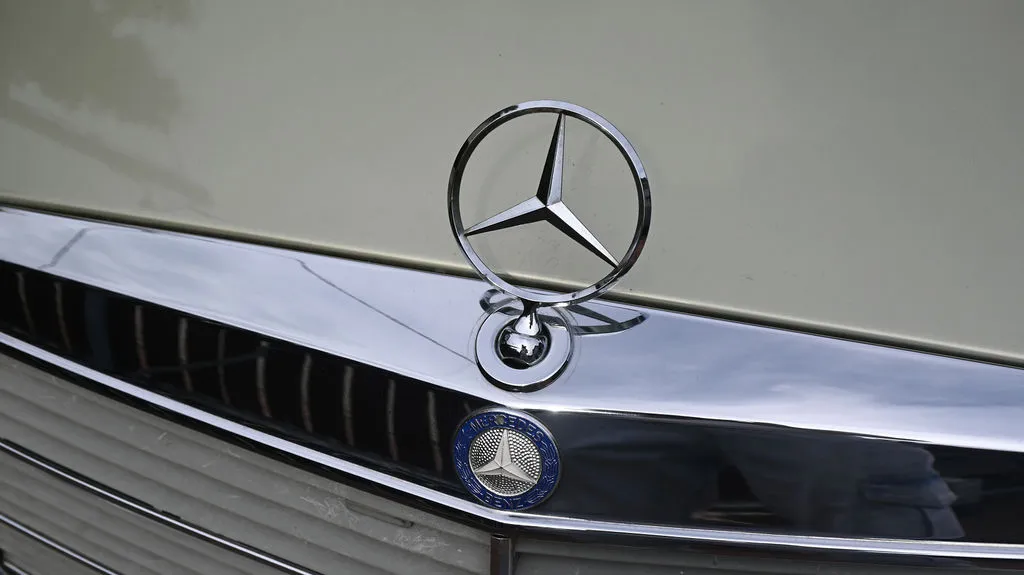 Mercedes-Benz W123 2.0 PB Pełna historia, Prawdziwy Klasyk 1983 na sprzedaż - galeria zdjęć, zdjęcie 10 | AUTOTOJA Kraków Mercedes-Benz W123 2.0 PB Pełna historia, Prawdziwy Klasyk 1983 na sprzedaż - galeria zdjęć, zdjęcie 10 | AUTOTOJA Kraków