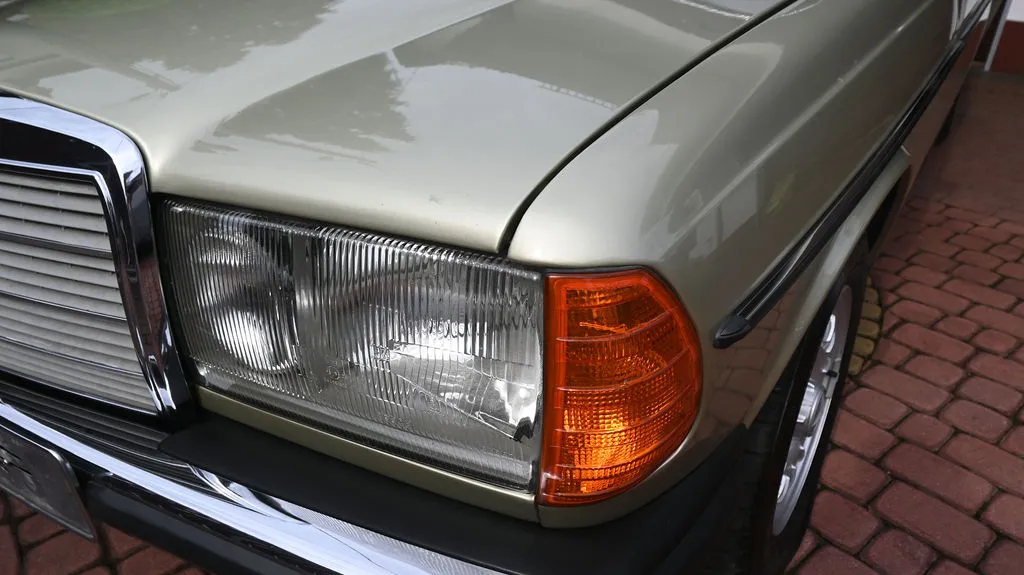 Mercedes-Benz W123 2.0 PB Pełna historia, Prawdziwy Klasyk 1983 na sprzedaż - galeria zdjęć, zdjęcie 11 | AUTOTOJA Kraków Mercedes-Benz W123 2.0 PB Pełna historia, Prawdziwy Klasyk 1983 na sprzedaż - galeria zdjęć, zdjęcie 11 | AUTOTOJA Kraków