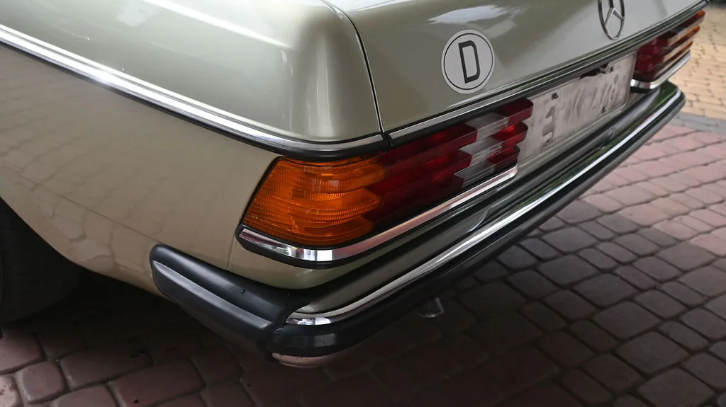Mercedes-Benz W123 2.0 PB Pełna historia, Prawdziwy Klasyk 1983 na sprzedaż - galeria zdjęć, zdjęcie 12 | AUTOTOJA Kraków Mercedes-Benz W123 2.0 PB Pełna historia, Prawdziwy Klasyk 1983 na sprzedaż - galeria zdjęć, zdjęcie 12 | AUTOTOJA Kraków