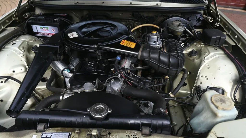 Mercedes-Benz W123 2.0 PB Pełna historia, Prawdziwy Klasyk 1983 na sprzedaż - galeria zdjęć, zdjęcie 16 | AUTOTOJA Kraków Mercedes-Benz W123 2.0 PB Pełna historia, Prawdziwy Klasyk 1983 na sprzedaż - galeria zdjęć, zdjęcie 16 | AUTOTOJA Kraków