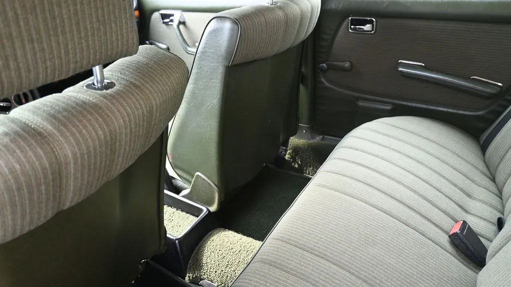 Mercedes-Benz W123 2.0 PB Pełna historia, Prawdziwy Klasyk 1983 na sprzedaż - galeria zdjęć, zdjęcie 26 | AUTOTOJA Kraków Mercedes-Benz W123 2.0 PB Pełna historia, Prawdziwy Klasyk 1983 na sprzedaż - galeria zdjęć, zdjęcie 26 | AUTOTOJA Kraków