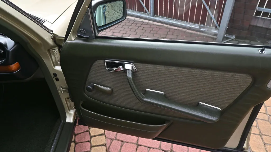 Mercedes-Benz W123 2.0 PB Pełna historia, Prawdziwy Klasyk 1983 na sprzedaż - galeria zdjęć, zdjęcie 30 | AUTOTOJA Kraków Mercedes-Benz W123 2.0 PB Pełna historia, Prawdziwy Klasyk 1983 na sprzedaż - galeria zdjęć, zdjęcie 30 | AUTOTOJA Kraków