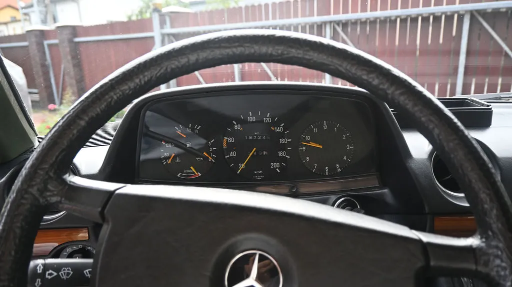 Mercedes-Benz W123 2.0 PB Pełna historia, Prawdziwy Klasyk 1983 na sprzedaż - galeria zdjęć, zdjęcie 35 | AUTOTOJA Kraków Mercedes-Benz W123 2.0 PB Pełna historia, Prawdziwy Klasyk 1983 na sprzedaż - galeria zdjęć, zdjęcie 35 | AUTOTOJA Kraków