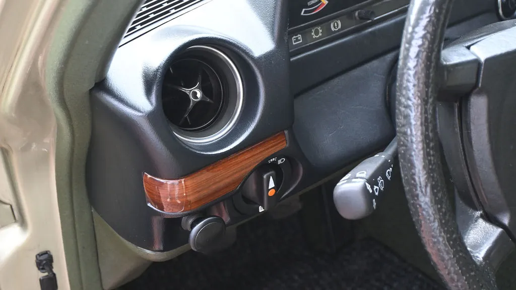 Mercedes-Benz W123 2.0 PB Pełna historia, Prawdziwy Klasyk 1983 na sprzedaż - galeria zdjęć, zdjęcie 37 | AUTOTOJA Kraków Mercedes-Benz W123 2.0 PB Pełna historia, Prawdziwy Klasyk 1983 na sprzedaż - galeria zdjęć, zdjęcie 37 | AUTOTOJA Kraków