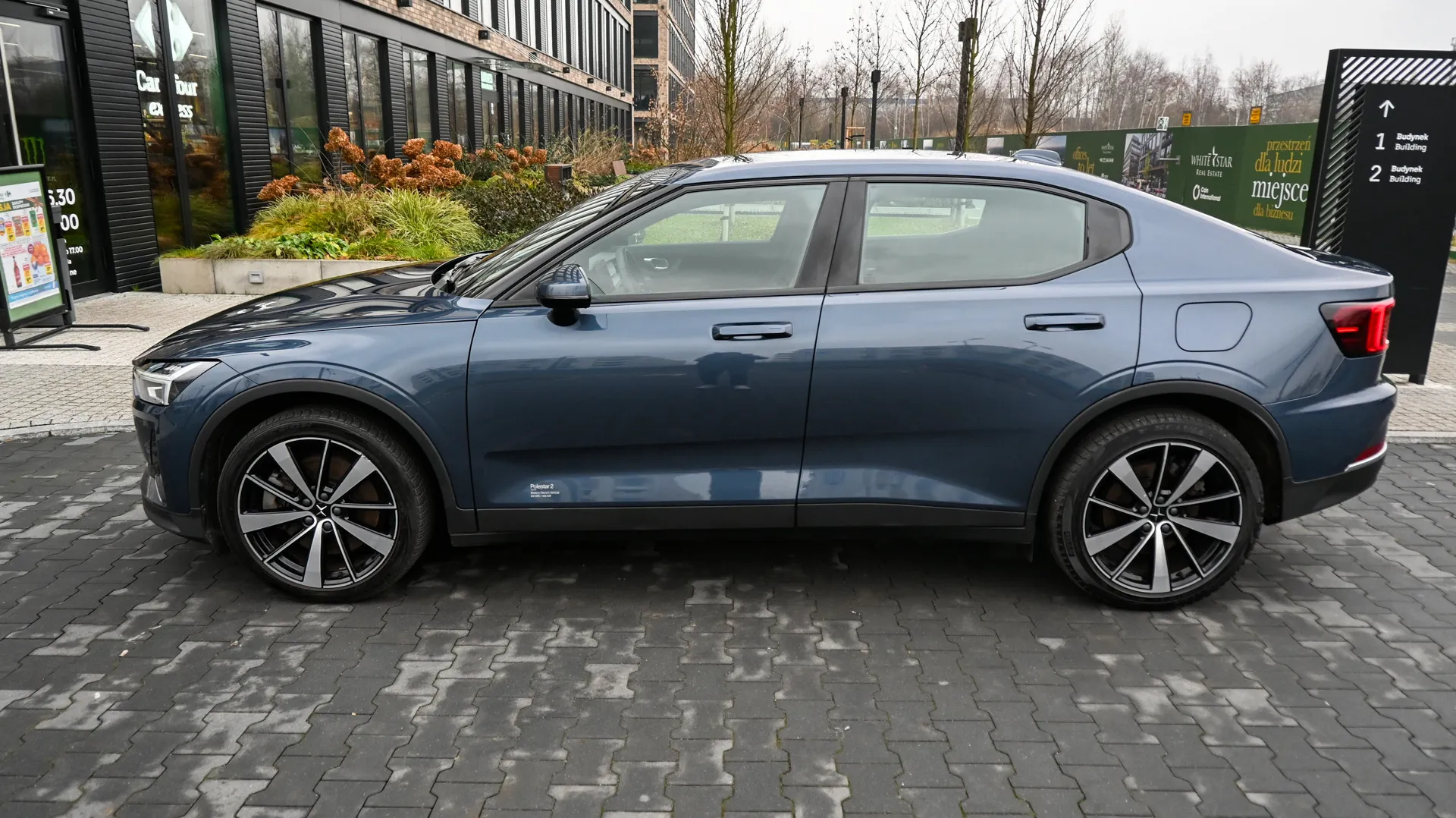 Polestar 2 SR 64kW 2022 niebieski - zdjęcie 3 | AUTOTOJA.PL
