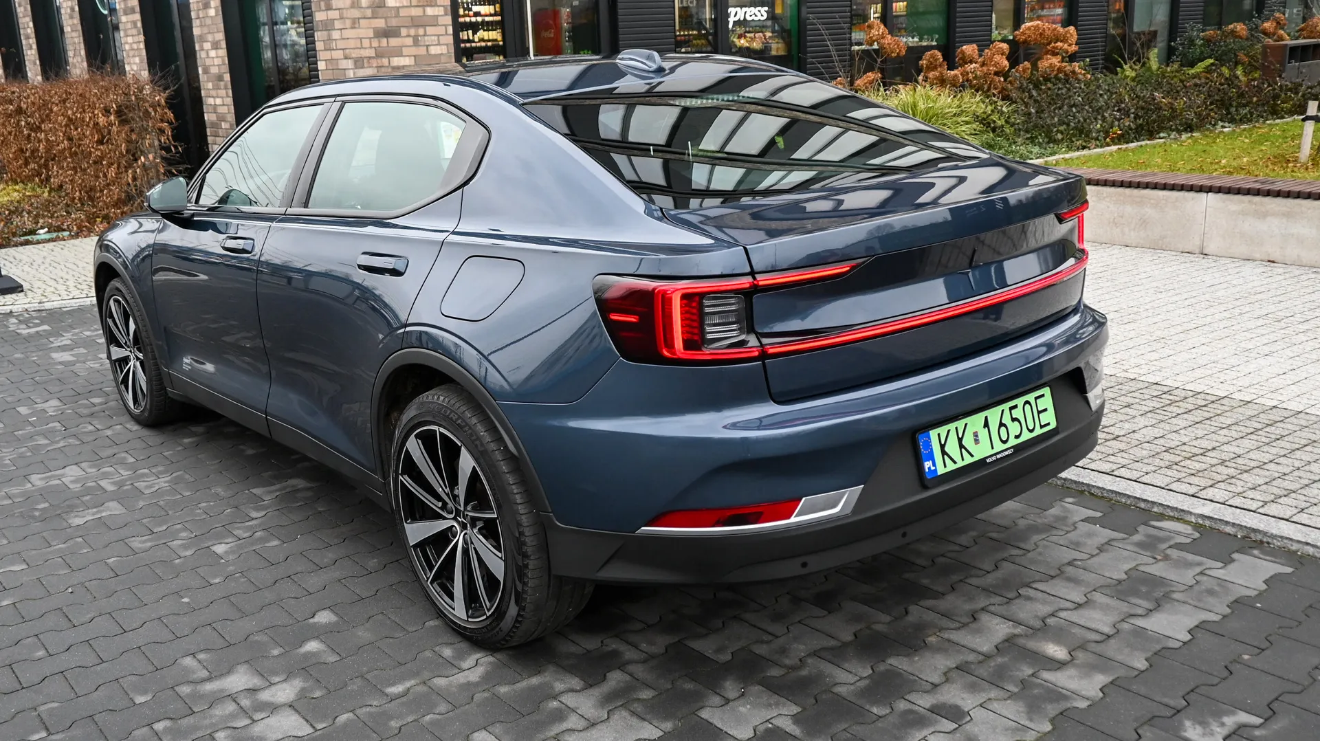 Polestar 2 SR 64kW 2022 niebieski - zdjęcie 4 | AUTOTOJA.PL