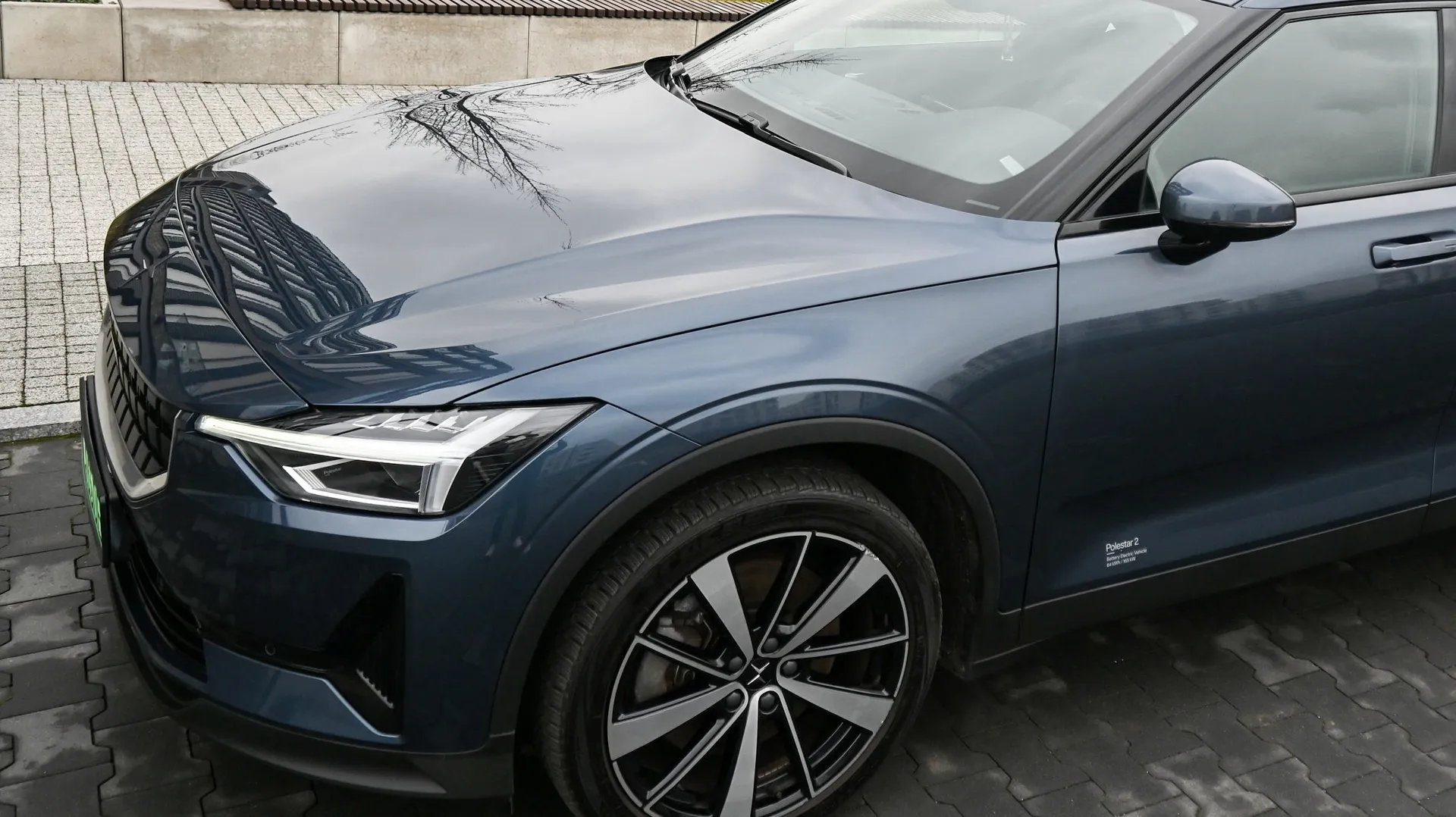 Polestar 2 SR 64kW 2022 niebieski - zdjęcie 10 | AUTOTOJA.PL