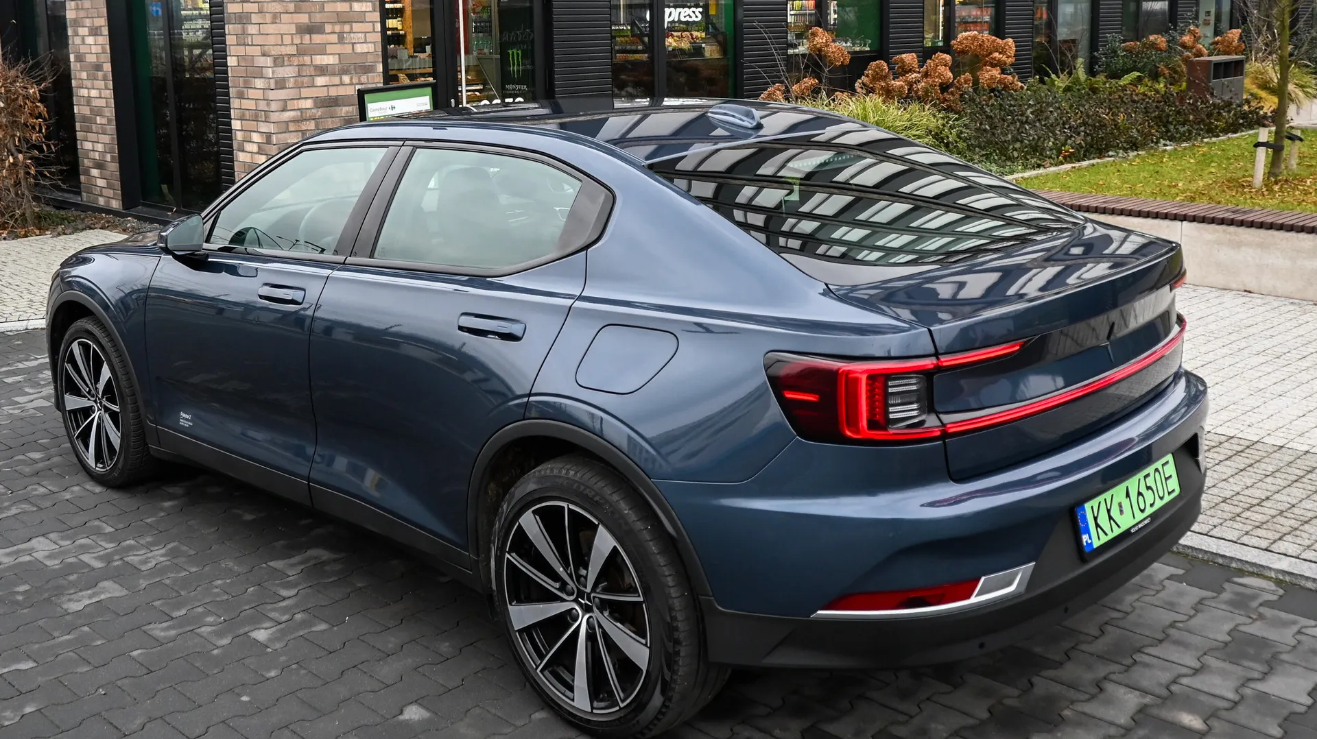 Polestar 2 SR 64kW 2022 niebieski - zdjęcie 11 | AUTOTOJA.PL