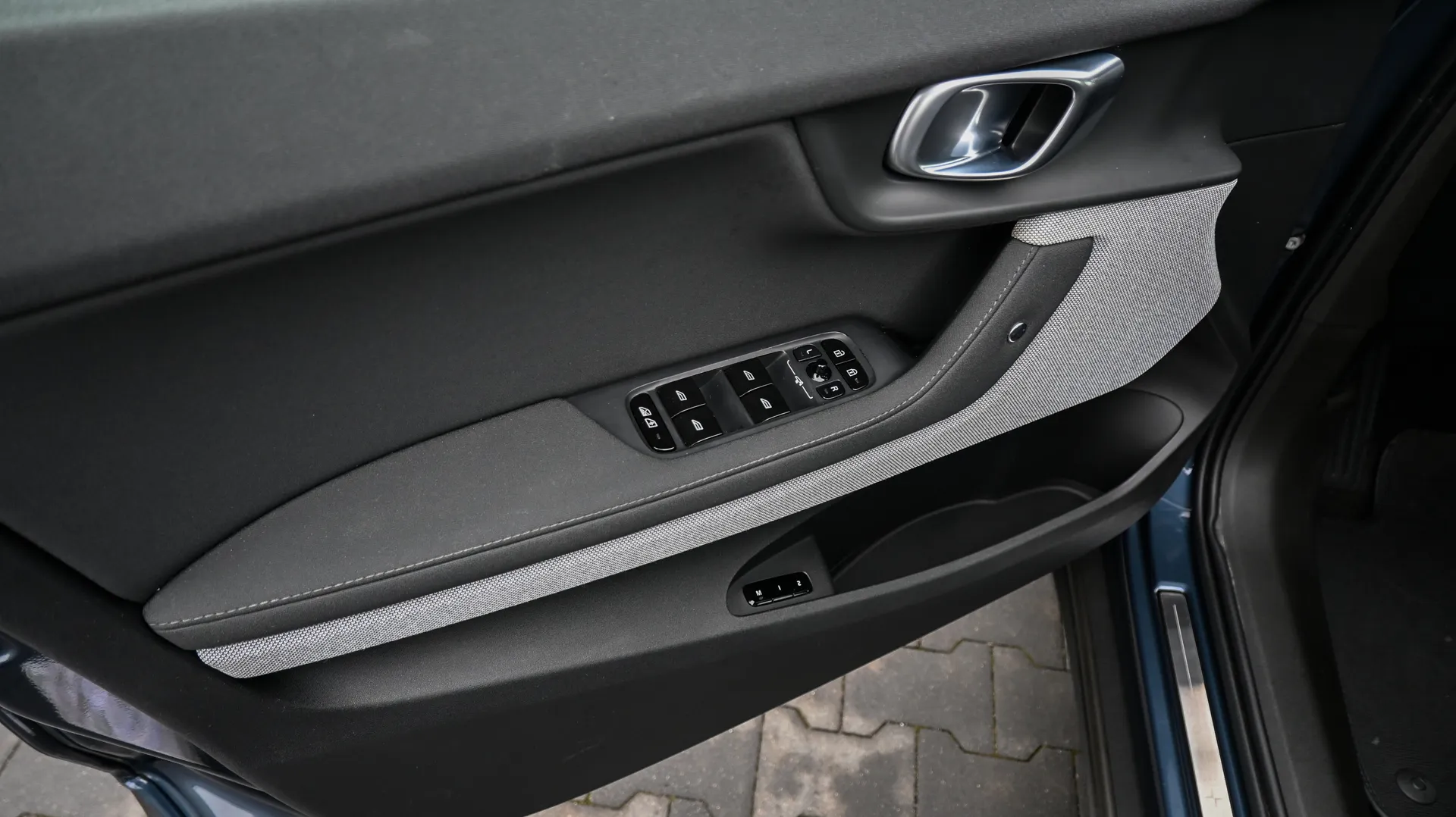 Polestar 2 SR 64kW 2022 niebieski - zdjęcie 30 | AUTOTOJA.PL