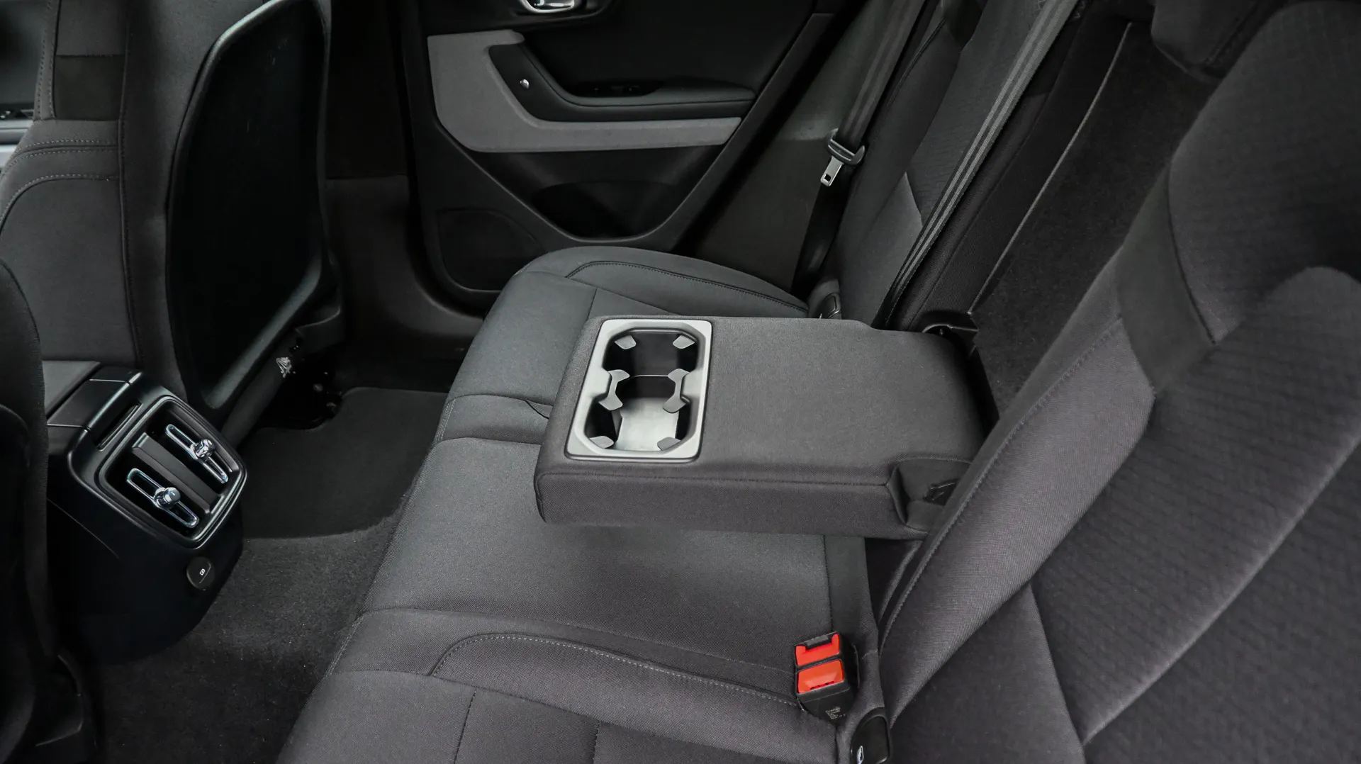 Polestar 2 SR 64kW 2022 niebieski - zdjęcie 31 | AUTOTOJA.PL