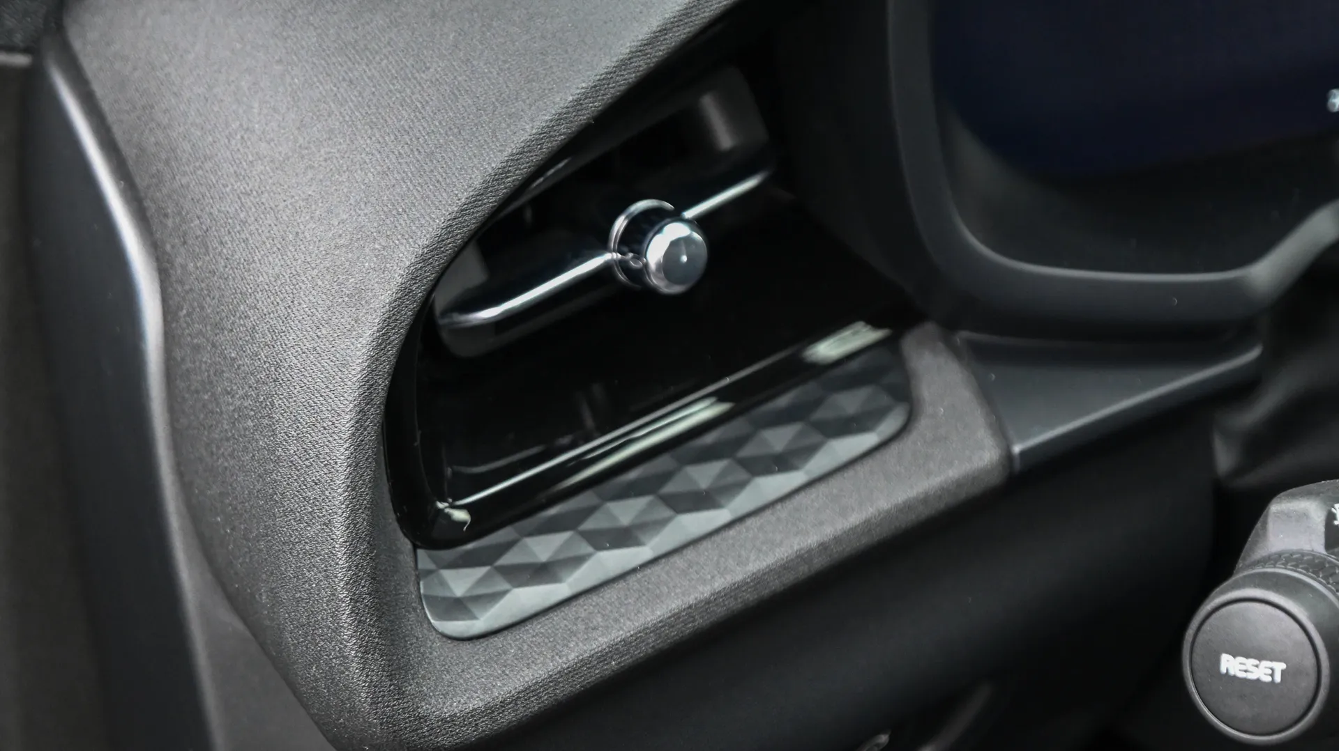 Polestar 2 SR 64kW 2022 niebieski - zdjęcie 36 | AUTOTOJA.PL