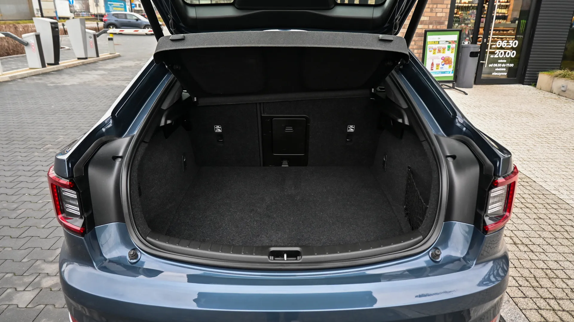 Polestar 2 SR 64kW 2022 niebieski - zdjęcie 38 | AUTOTOJA.PL