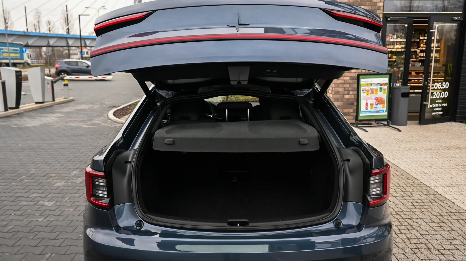 Polestar 2 SR 64kW 2022 niebieski - zdjęcie 39 | AUTOTOJA.PL