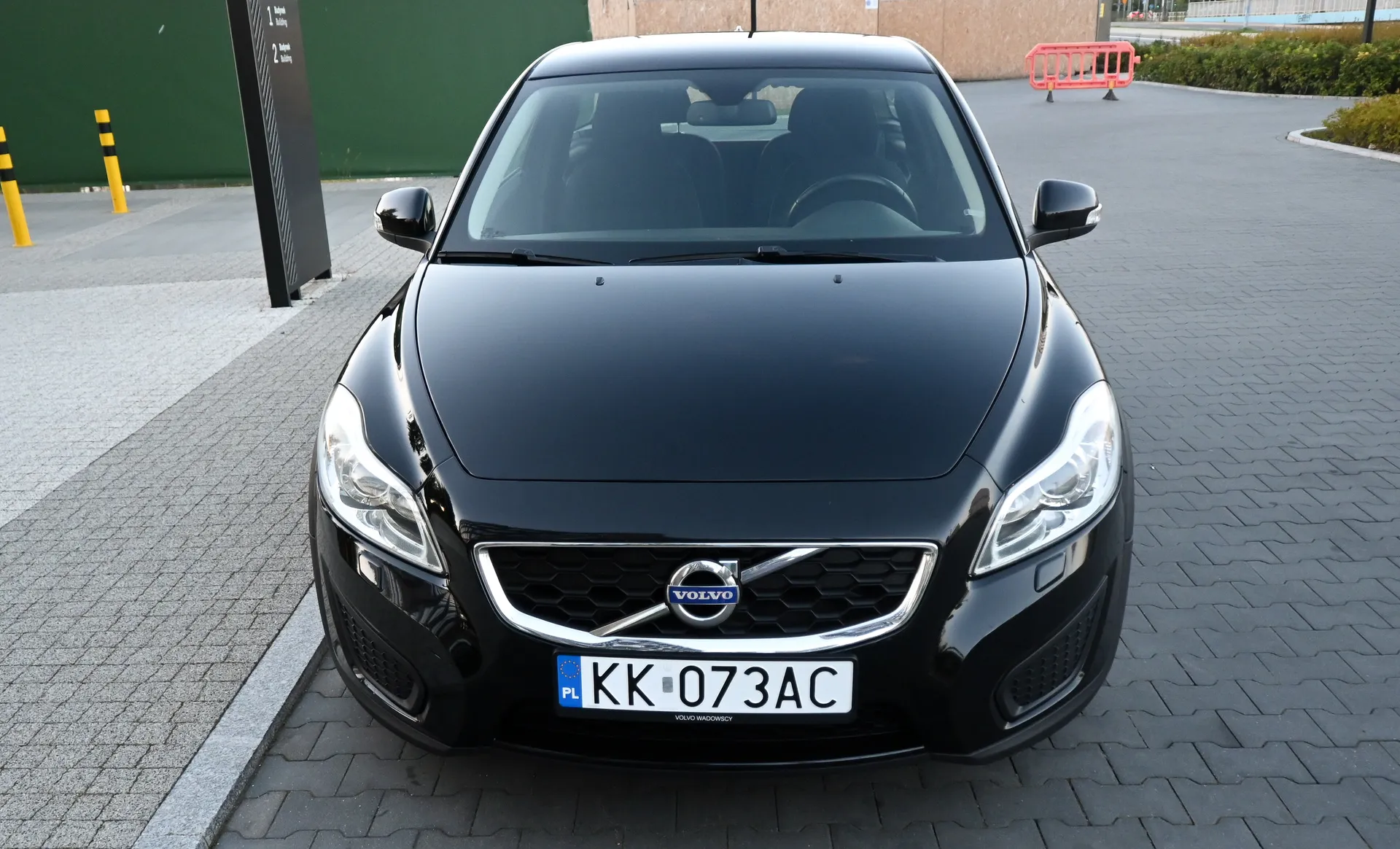 Volvo C30 D2 1.6D 115KM 2011 na sprzedaż - profil boczny nadwozia · AUTOTOJA Volvo C30 D2 1.6D 115KM 2011 na sprzedaż - profil boczny nadwozia · AUTOTOJA