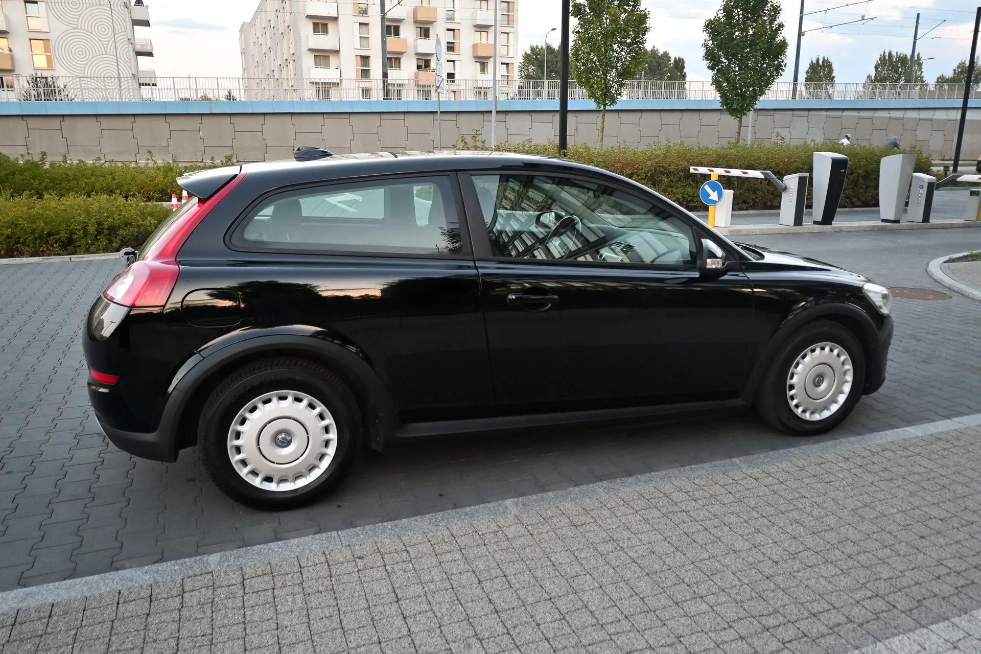 Volvo C30 D2 1.6D 115KM 2011 na sprzedaż - galeria zdjęć, zdjęcie 8 | AUTOTOJA Kraków Volvo C30 D2 1.6D 115KM 2011 na sprzedaż - galeria zdjęć, zdjęcie 8 | AUTOTOJA Kraków