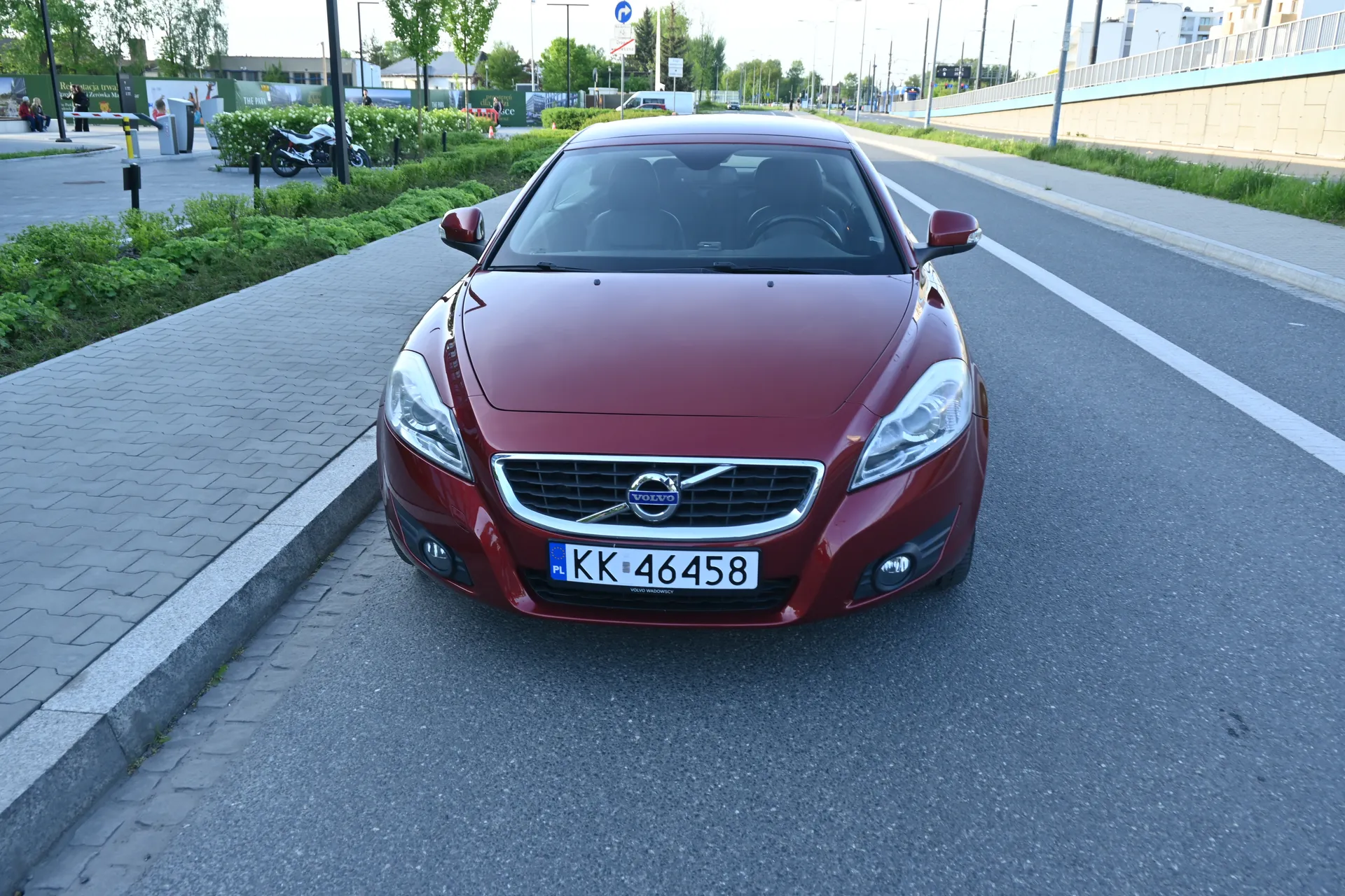 Volvo C70 2,0 D Momentum, Coupé/Cabrio 2010 Bordowy - zdjęcie 4 | AUTOTOJA.PL