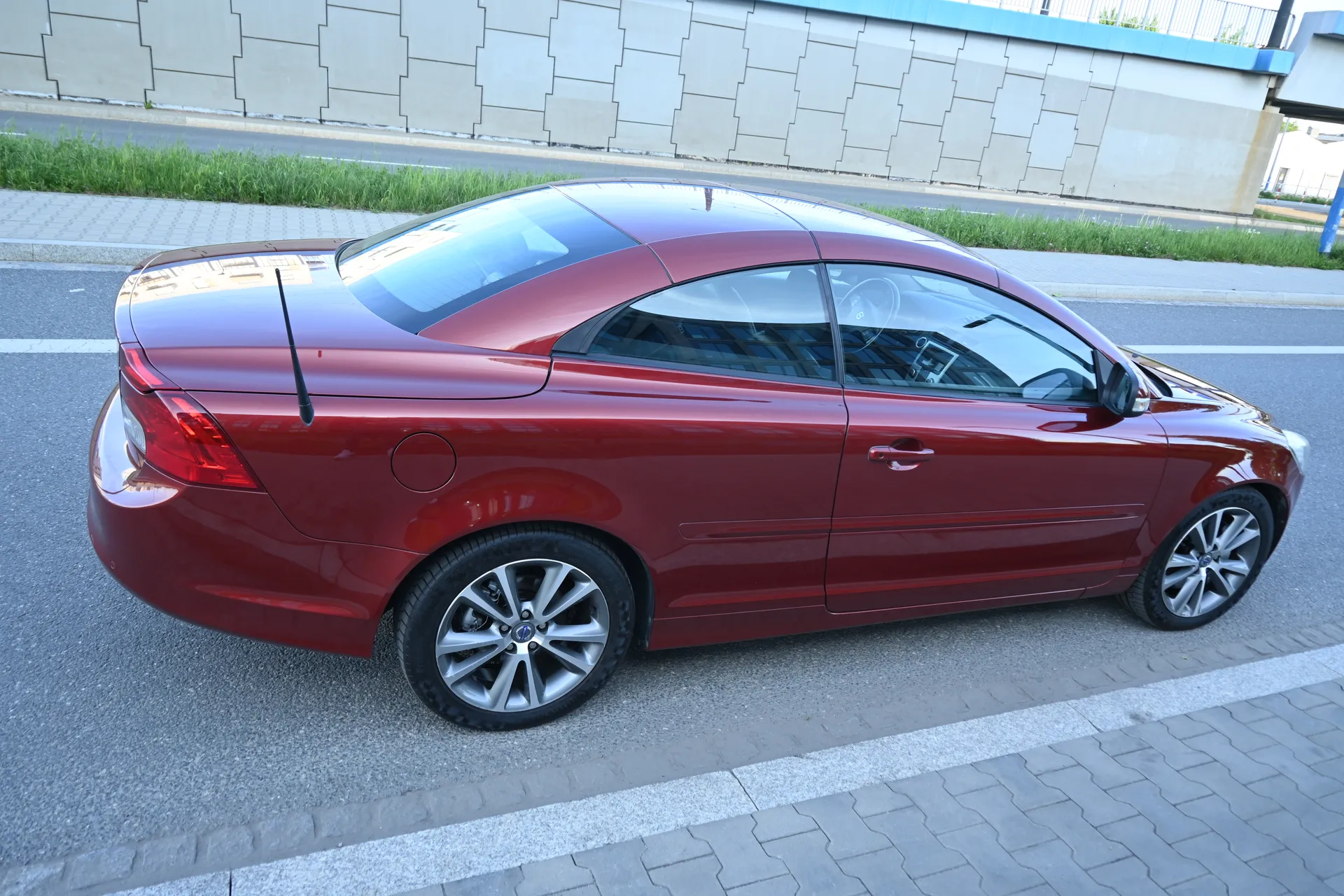 Volvo C70 2,0 D Momentum, Coupé/Cabrio 2010 Bordowy - zdjęcie 8 | AUTOTOJA.PL