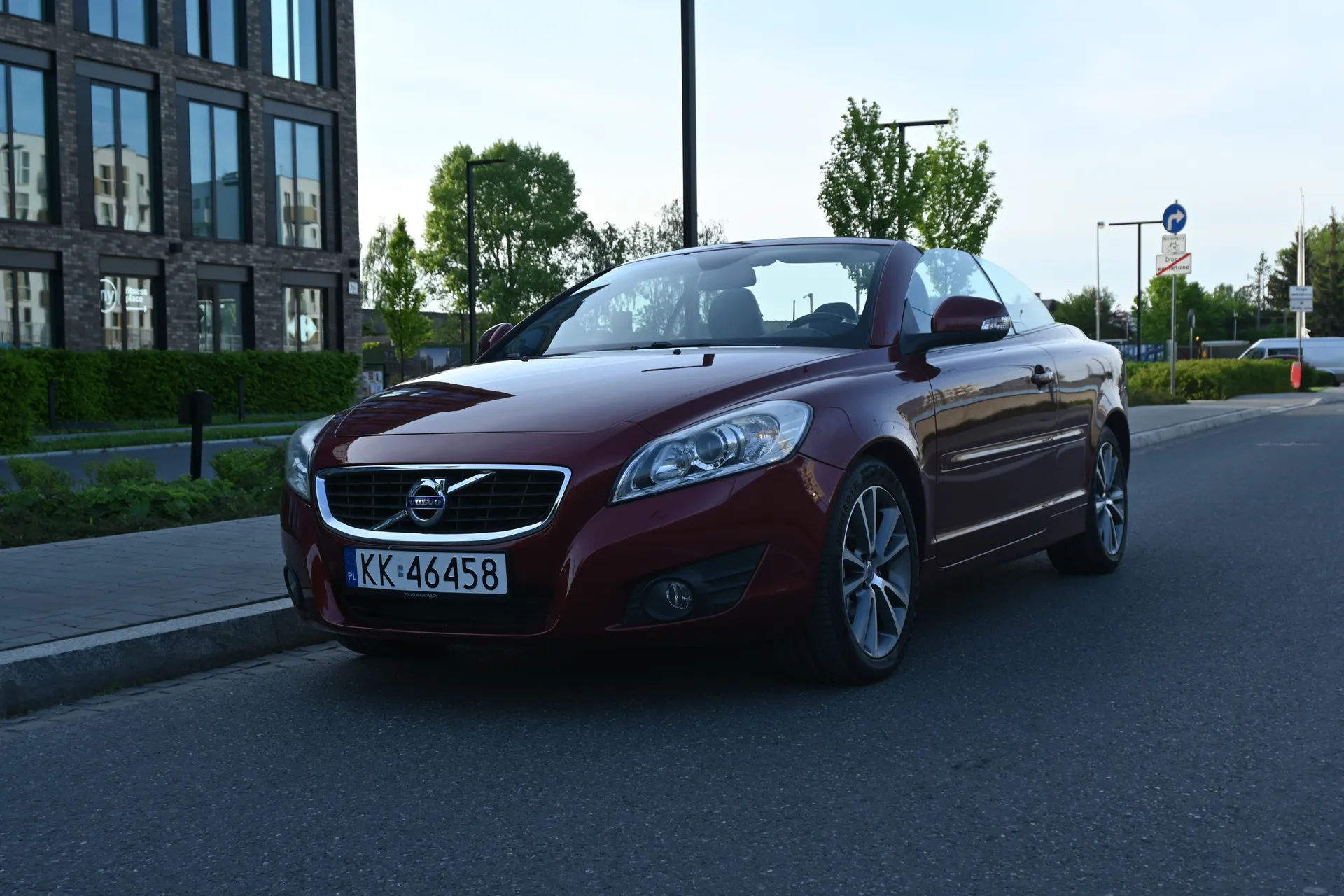 Volvo C70 2,0 D Momentum, Coupé/Cabrio 2010 Bordowy - zdjęcie 15 | AUTOTOJA.PL