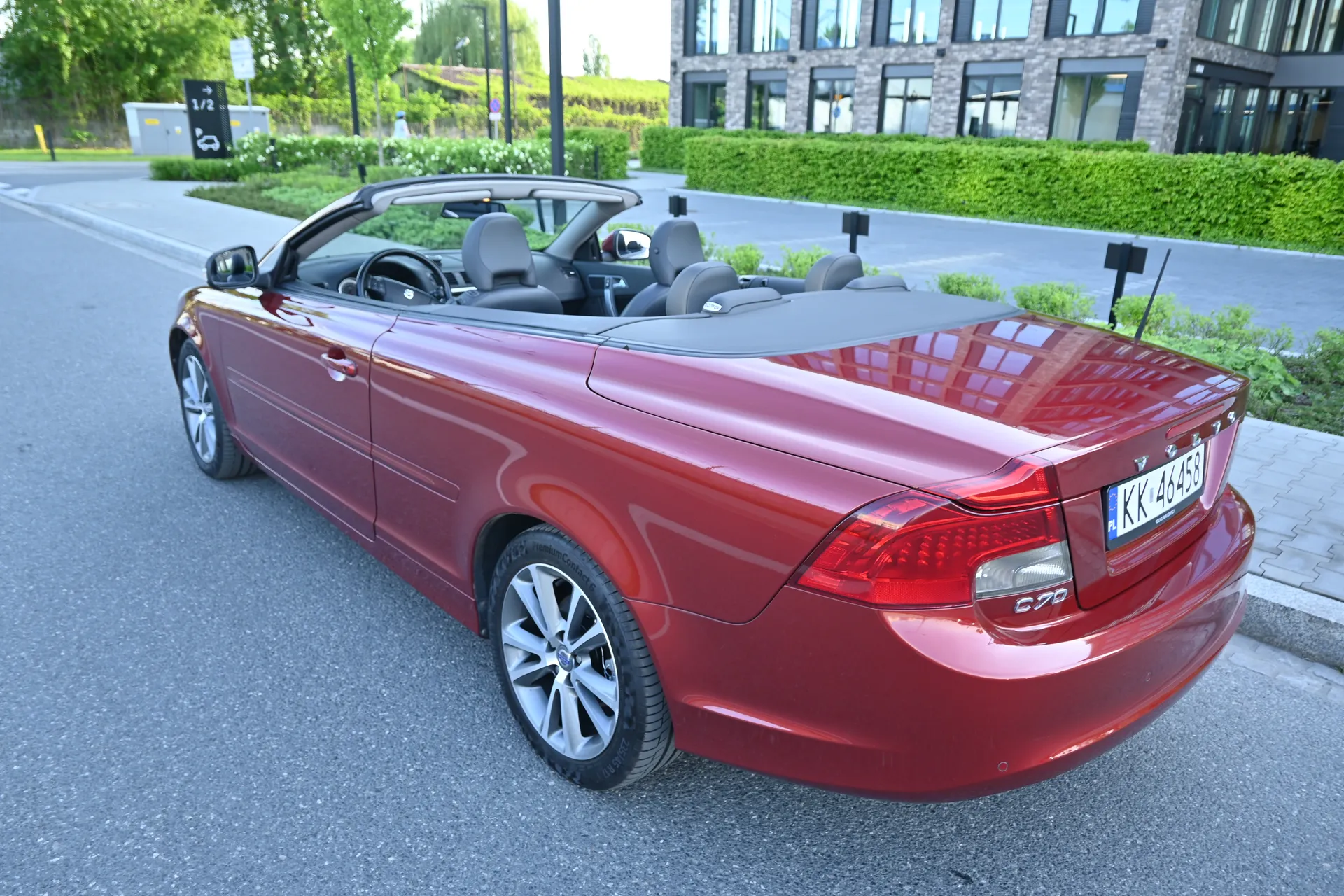 Volvo C70 2,0 D Momentum, Coupé/Cabrio 2010 Bordowy - zdjęcie 17 | AUTOTOJA.PL