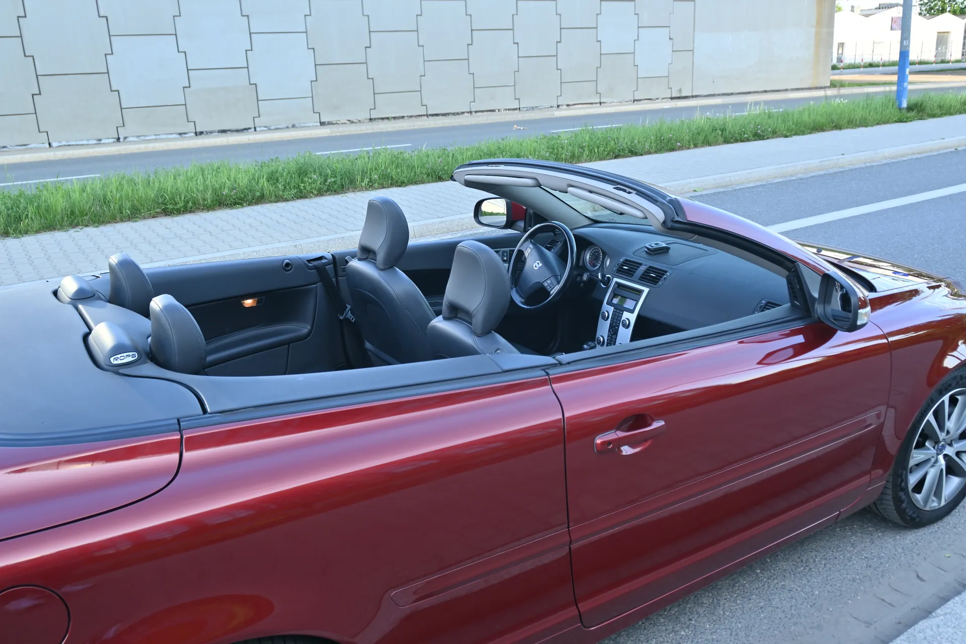 Volvo C70 2,0 D Momentum, Coupé/Cabrio 2010 Bordowy - zdjęcie 18 | AUTOTOJA.PL