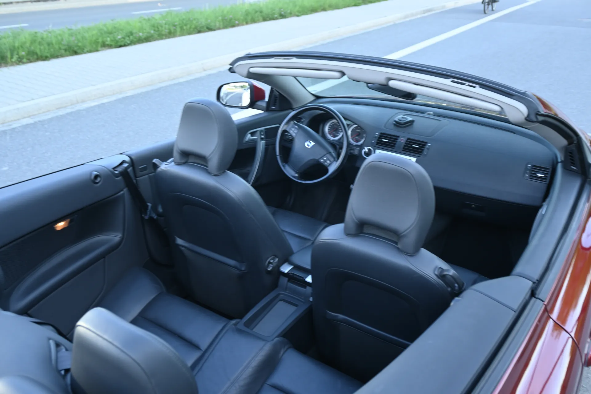 Volvo C70 2,0 D Momentum, Coupé/Cabrio 2010 Bordowy - zdjęcie 19 | AUTOTOJA.PL