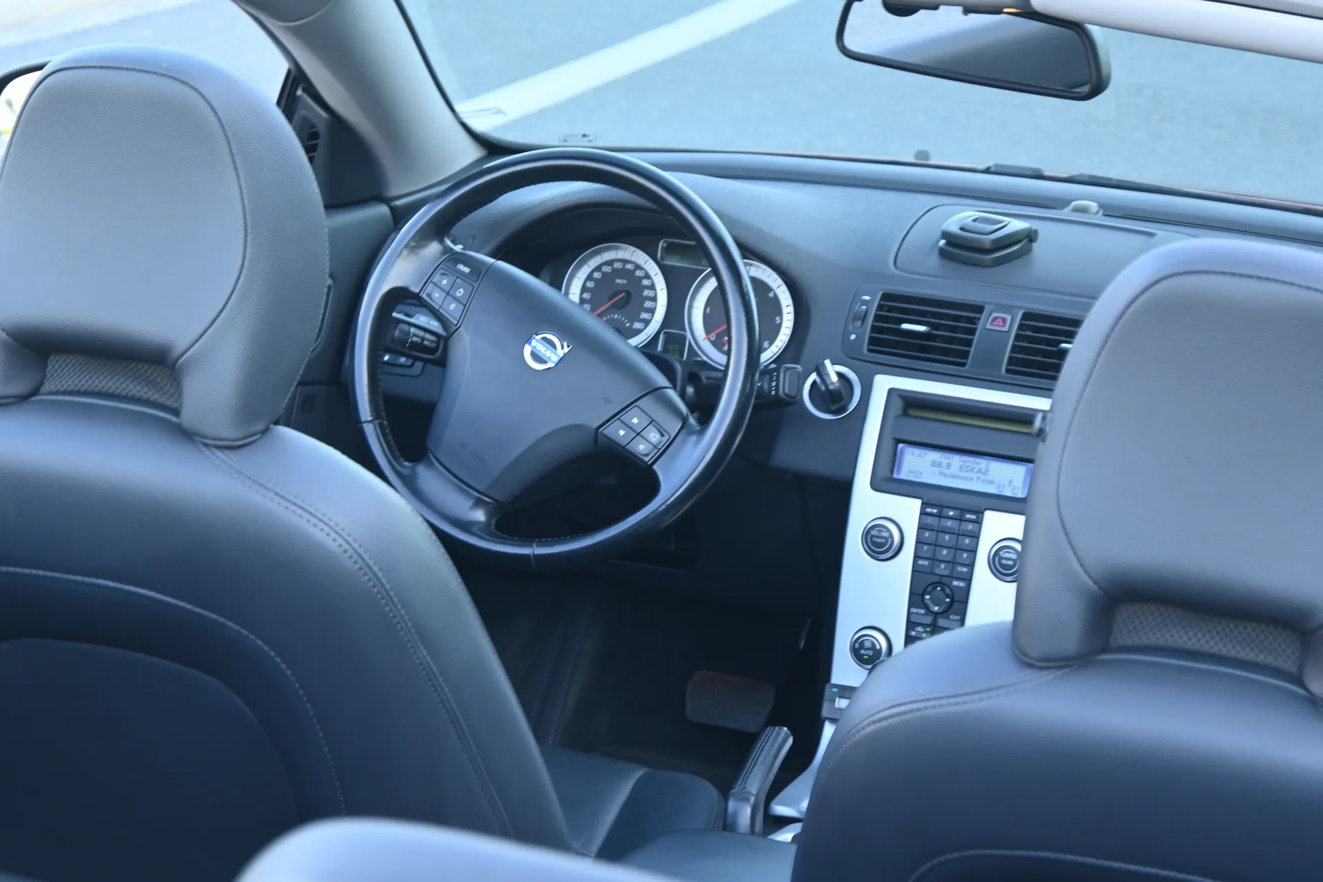 Volvo C70 2,0 D Momentum, Coupé/Cabrio 2010 Bordowy - zdjęcie 20 | AUTOTOJA.PL