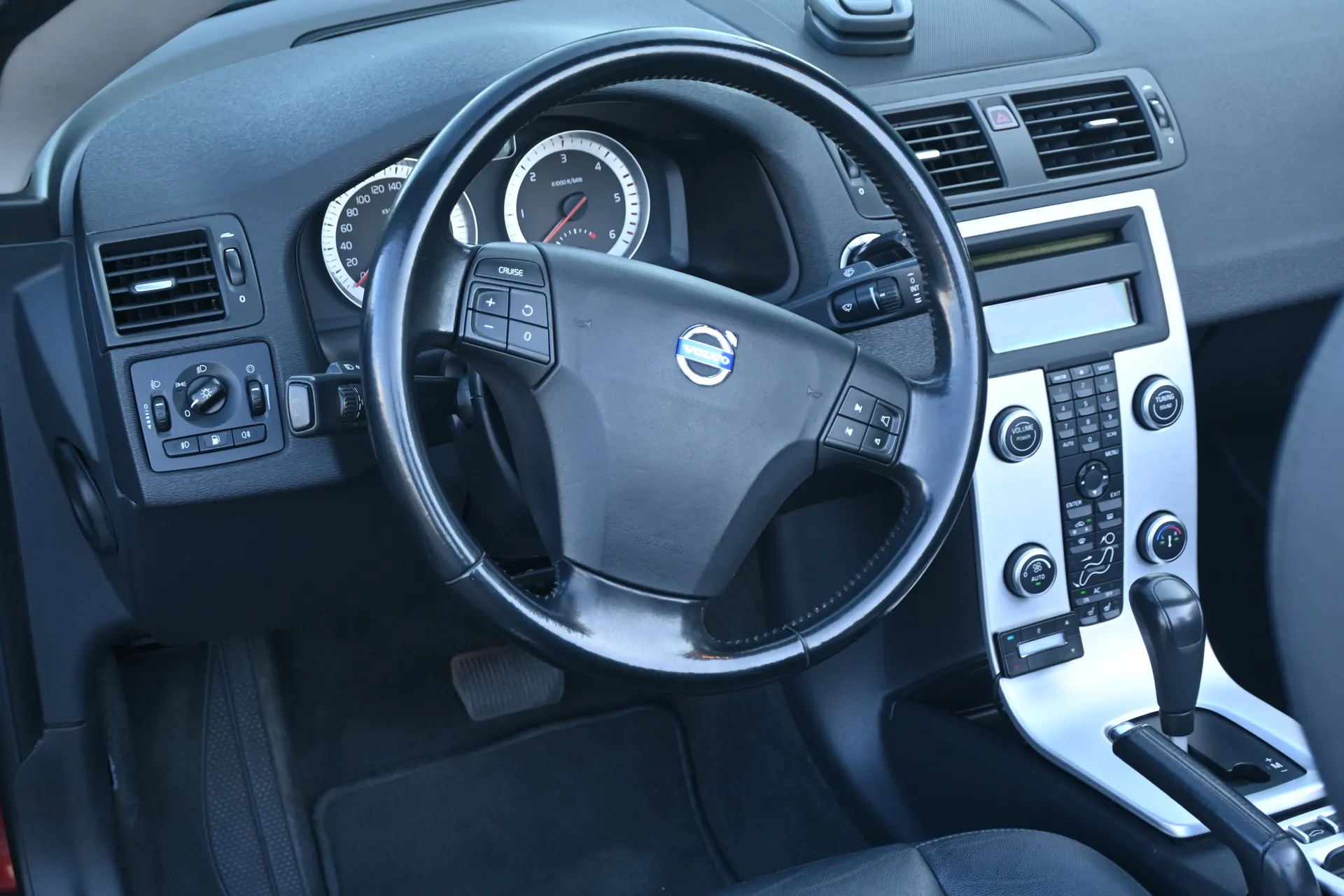 Volvo C70 2,0 D Momentum, Coupé/Cabrio 2010 Bordowy - zdjęcie 22 | AUTOTOJA.PL