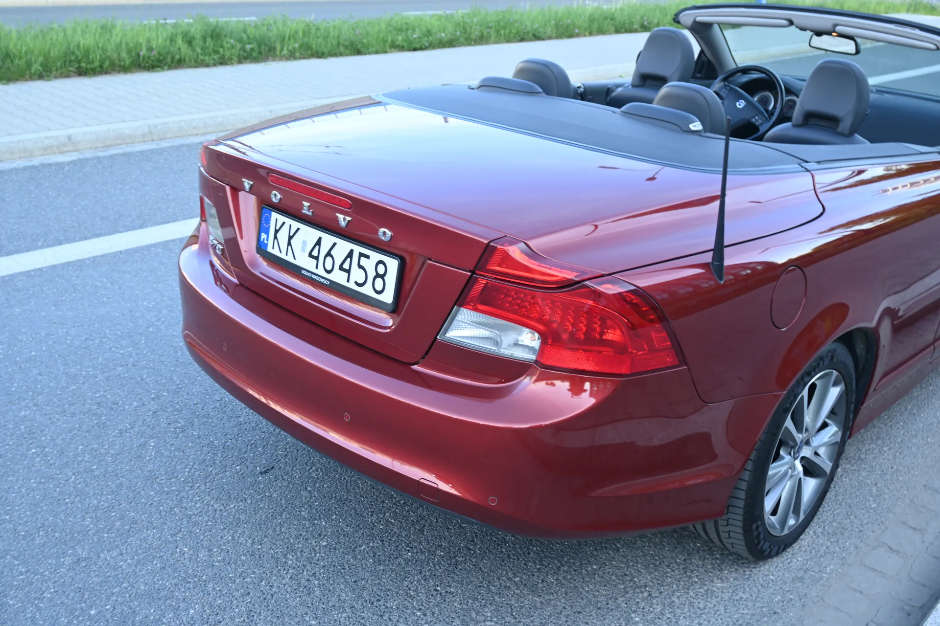 Volvo C70 2,0 D Momentum, Coupé/Cabrio 2010 Bordowy - zdjęcie 28 | AUTOTOJA.PL
