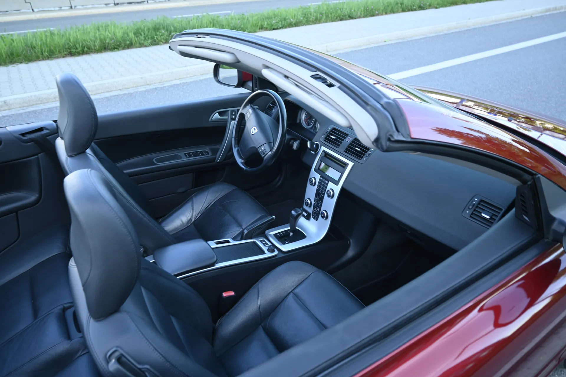 Volvo C70 2,0 D Momentum, Coupé/Cabrio 2010 Bordowy - zdjęcie 29 | AUTOTOJA.PL