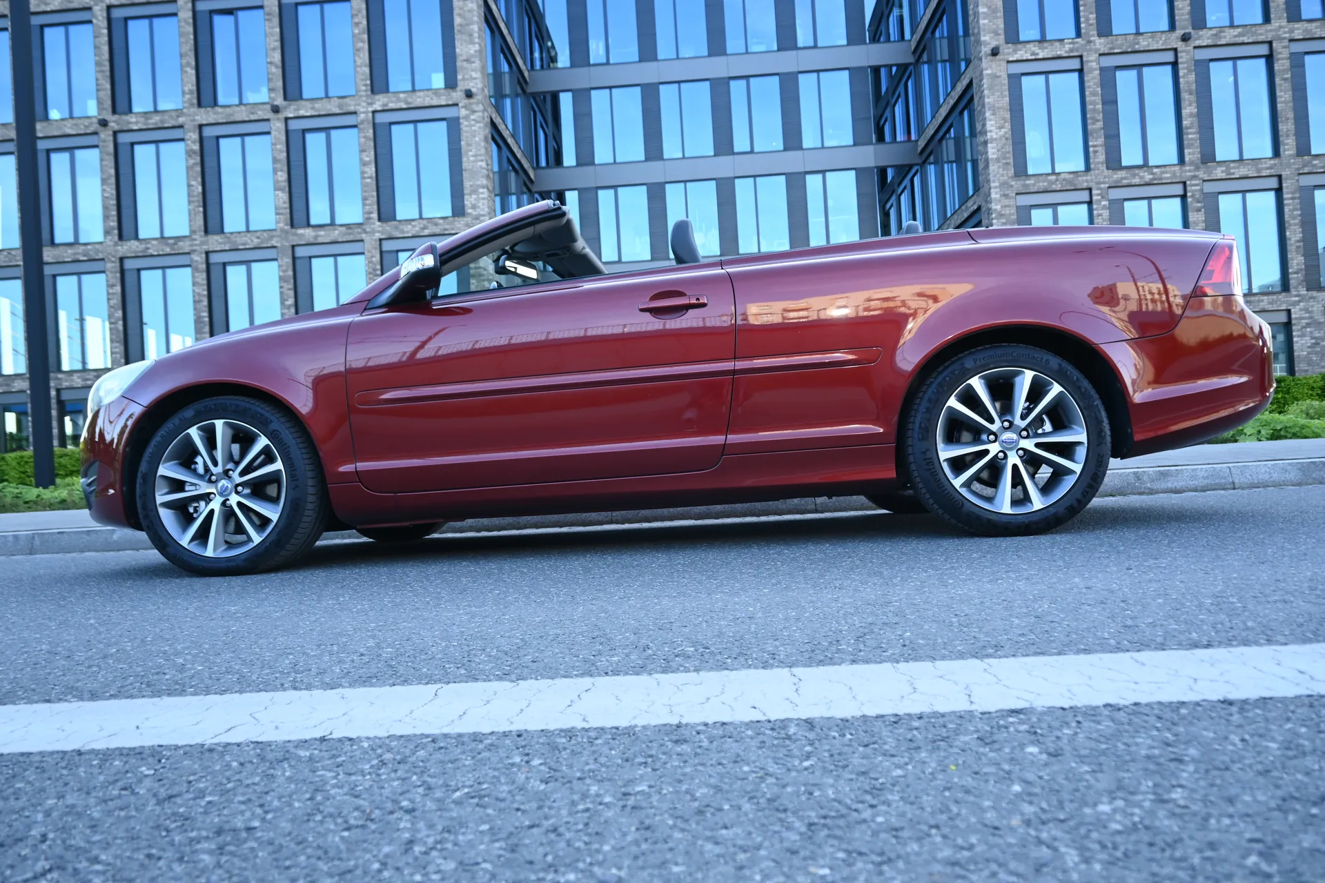Volvo C70 2,0 D Momentum, Coupé/Cabrio 2010 Bordowy - zdjęcie 32 | AUTOTOJA.PL