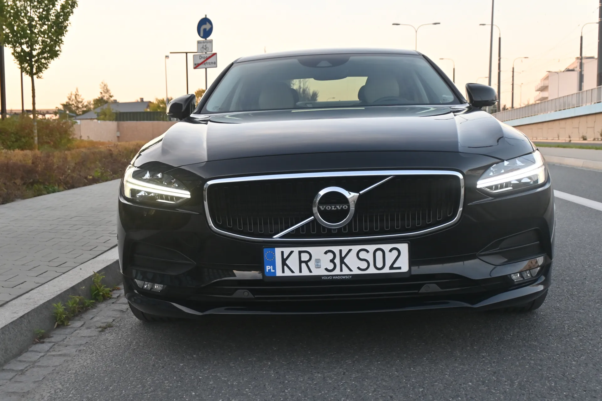 VOLVO  S90 D4 Momentum 2017 na sprzedaż - widok z przodu · Salon Kraków AUTOTOJA.PL