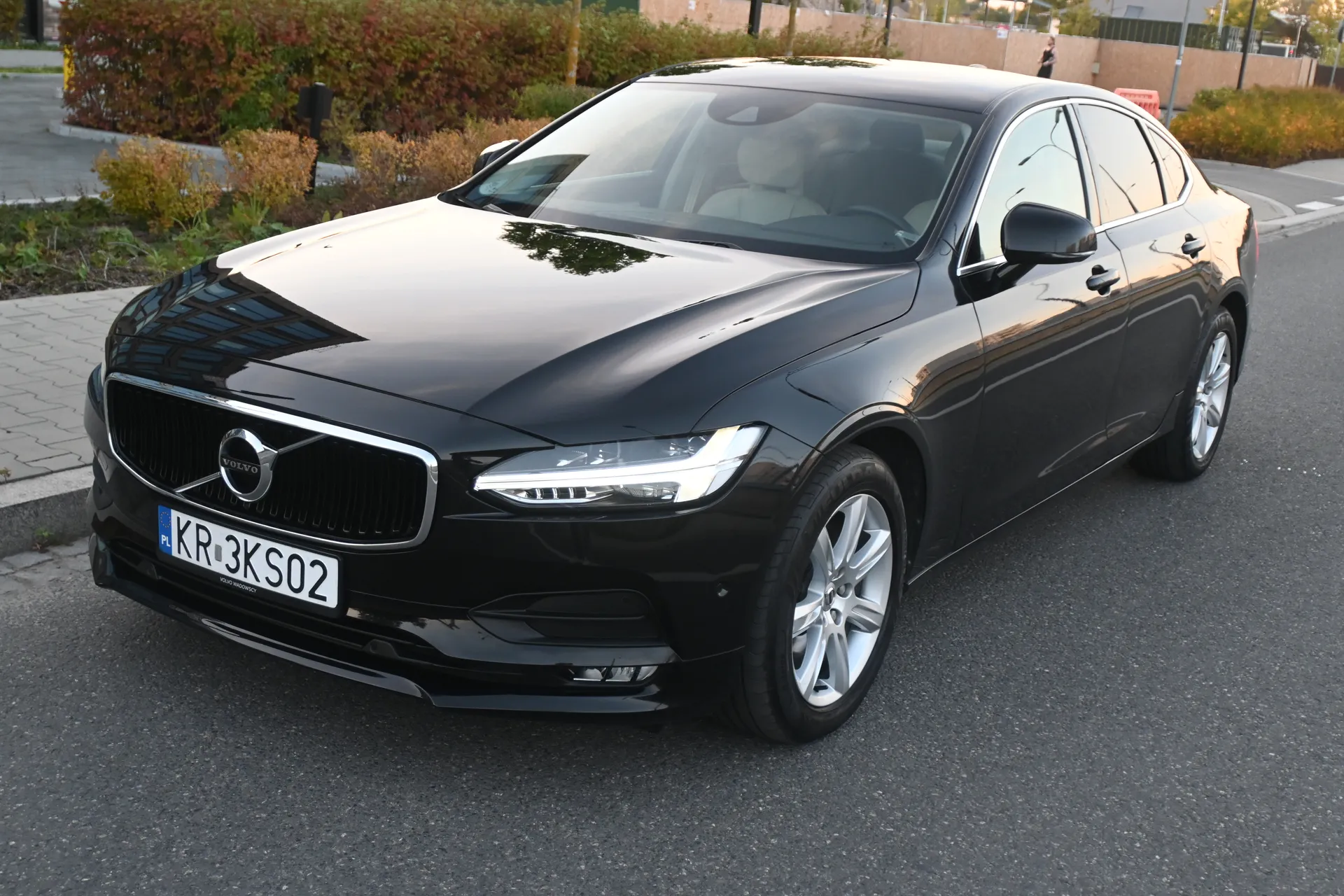 VOLVO S90 D4 Momentum 2017 Czarny - widok ogłoszenia
