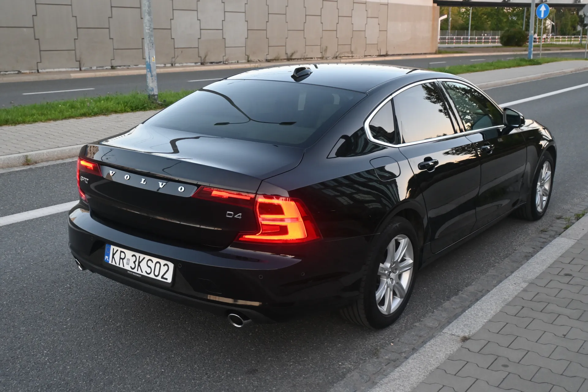 VOLVO  S90 D4 Momentum 2017 na sprzedaż - stan felg i detale nadwozia | AUTOTOJA.PL