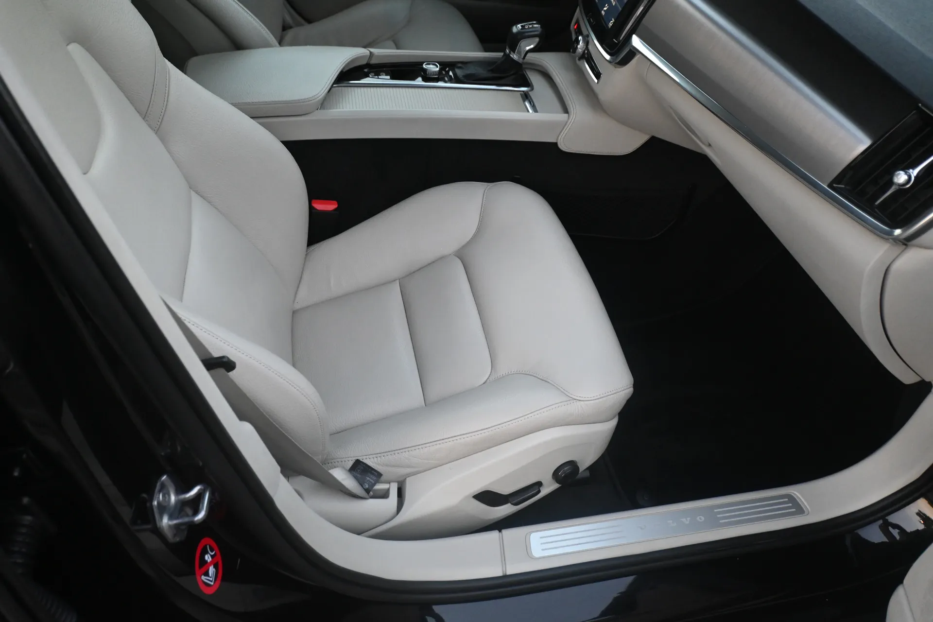 VOLVO  S90 D4 Momentum 2017 na sprzedaż - galeria zdjęć, zdjęcie 35 | AUTOTOJA Kraków